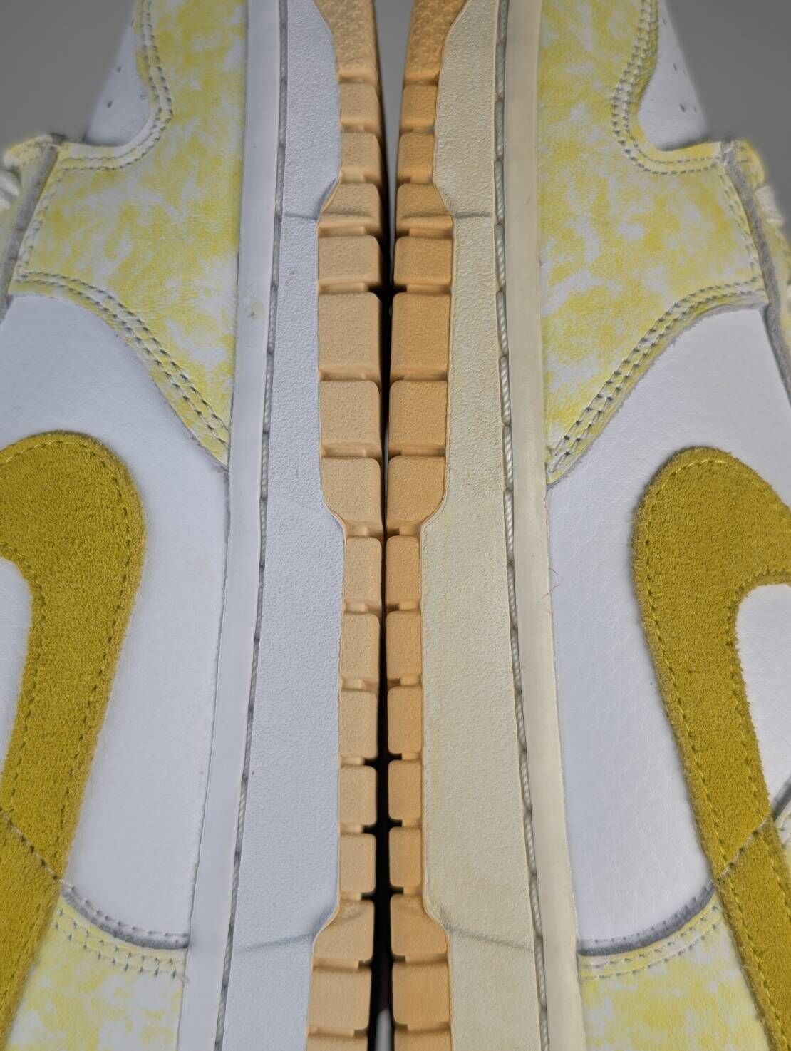 微瑕疵-左腳中底泛黃 DM9467-700/9 Nike Dunk Low '' Yellow Strike '' 檸檬黃 女款