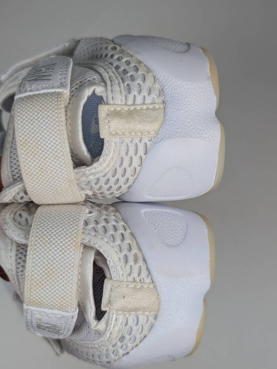 微瑕疵-鞋盒受潮&雙腳鞋面、鞋底泛黃 848386-100/8 W NIKE AIR RIFT BR 忍者鞋 白色