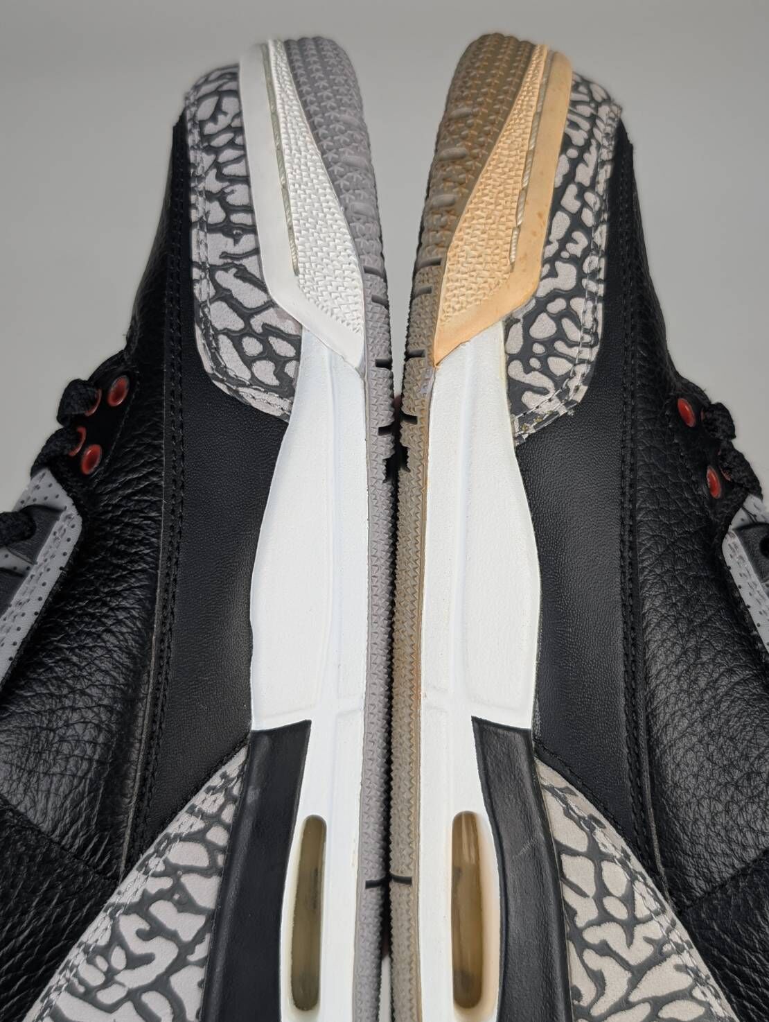 微瑕疵-左腳中底、鞋底、鞋頭、後跟泛黃&右腳內側微泛黃 854261-001/4Y Air Jordan 3 OG GS Black Cement 黑水泥 大童鞋 女鞋