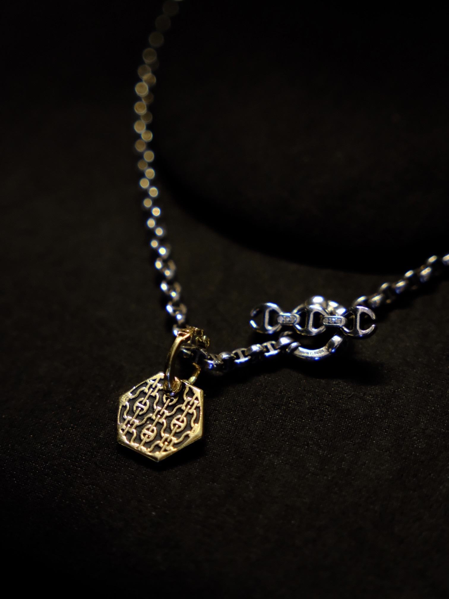 Bolt Lace Pendant HB305 YG