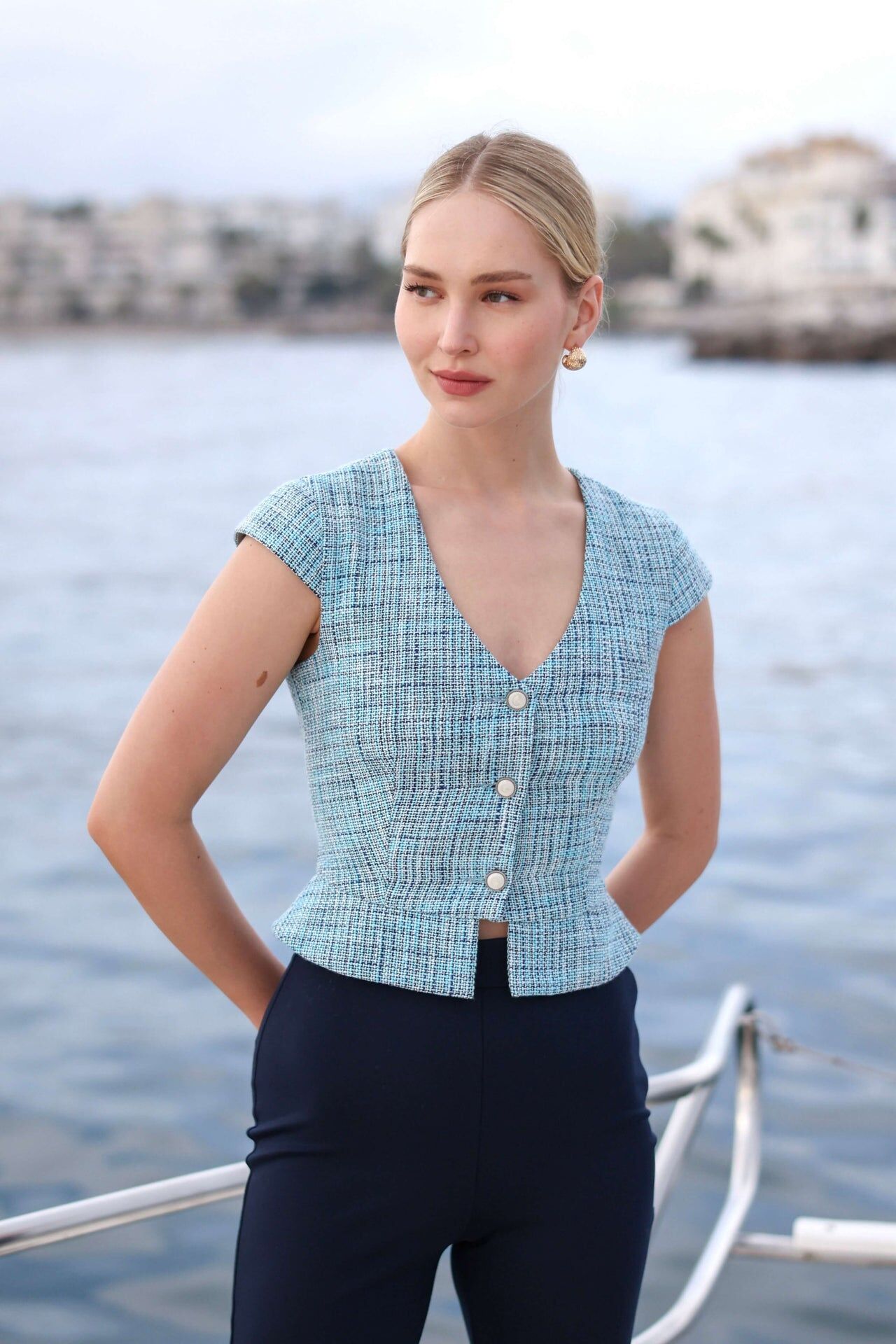 1GL0426-012 [GAALA] Alana Peplum Top Blue Black (EU)