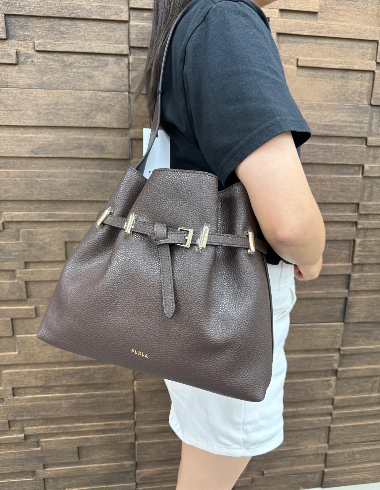 LYS01637 FURLA  真皮荔枝紋肩背水桶袋深啡色