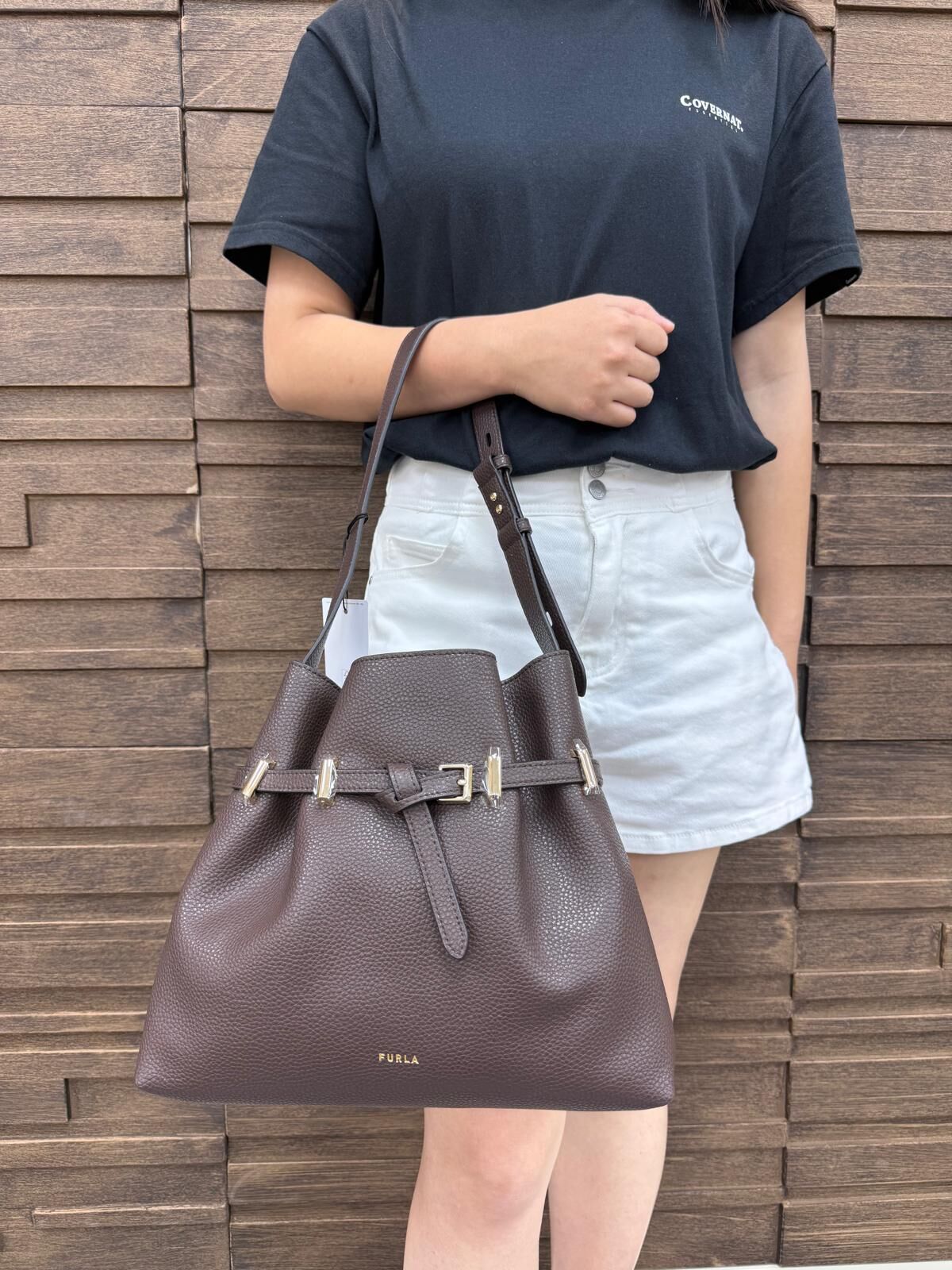 LYS01637 FURLA  真皮荔枝紋肩背水桶袋深啡色