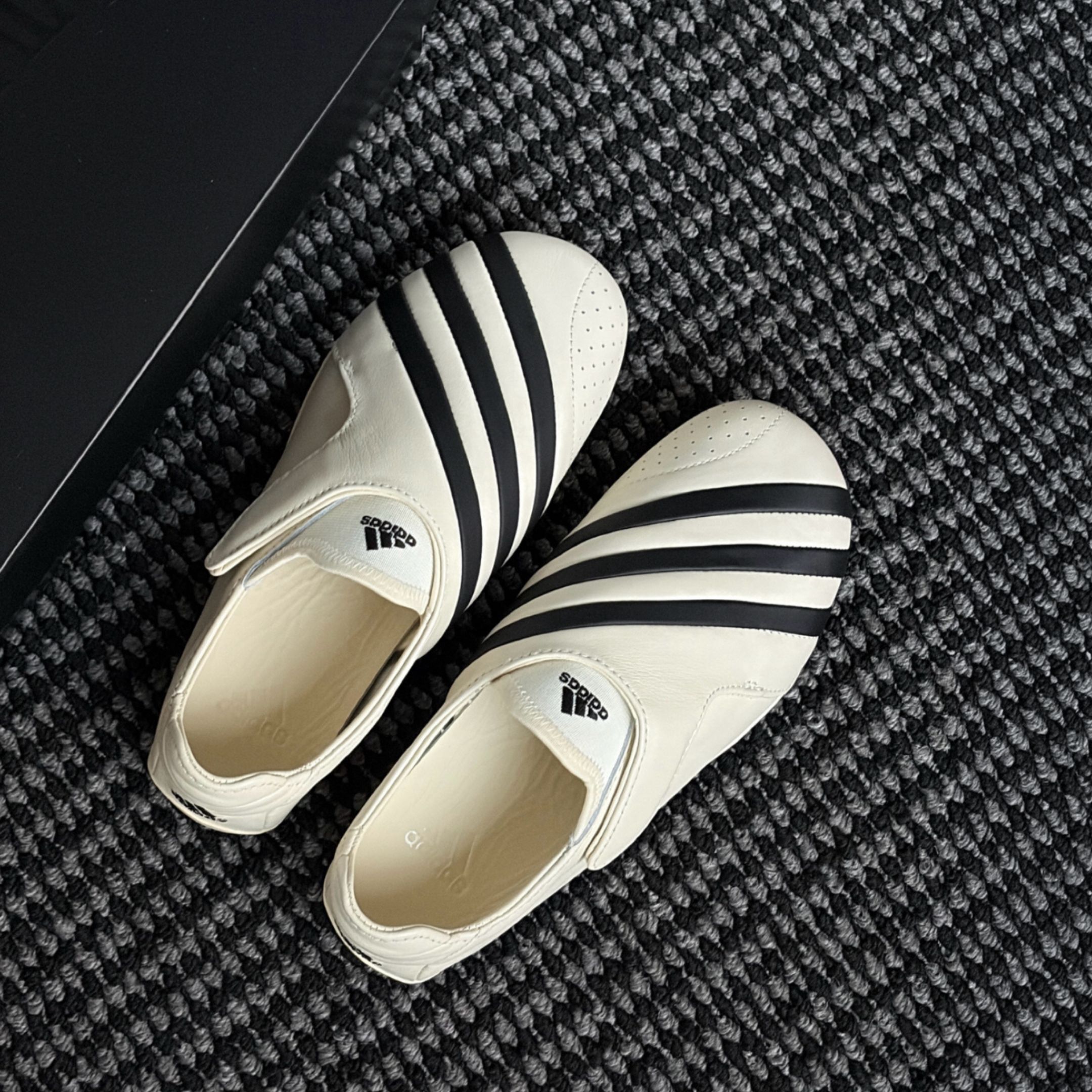 NICEDAY 代購 Adidas x Pharrell Williams VIRGINIA VARIO FLAT EARTHER 黑白 三線 貼合 魔鬼氈 KI7668