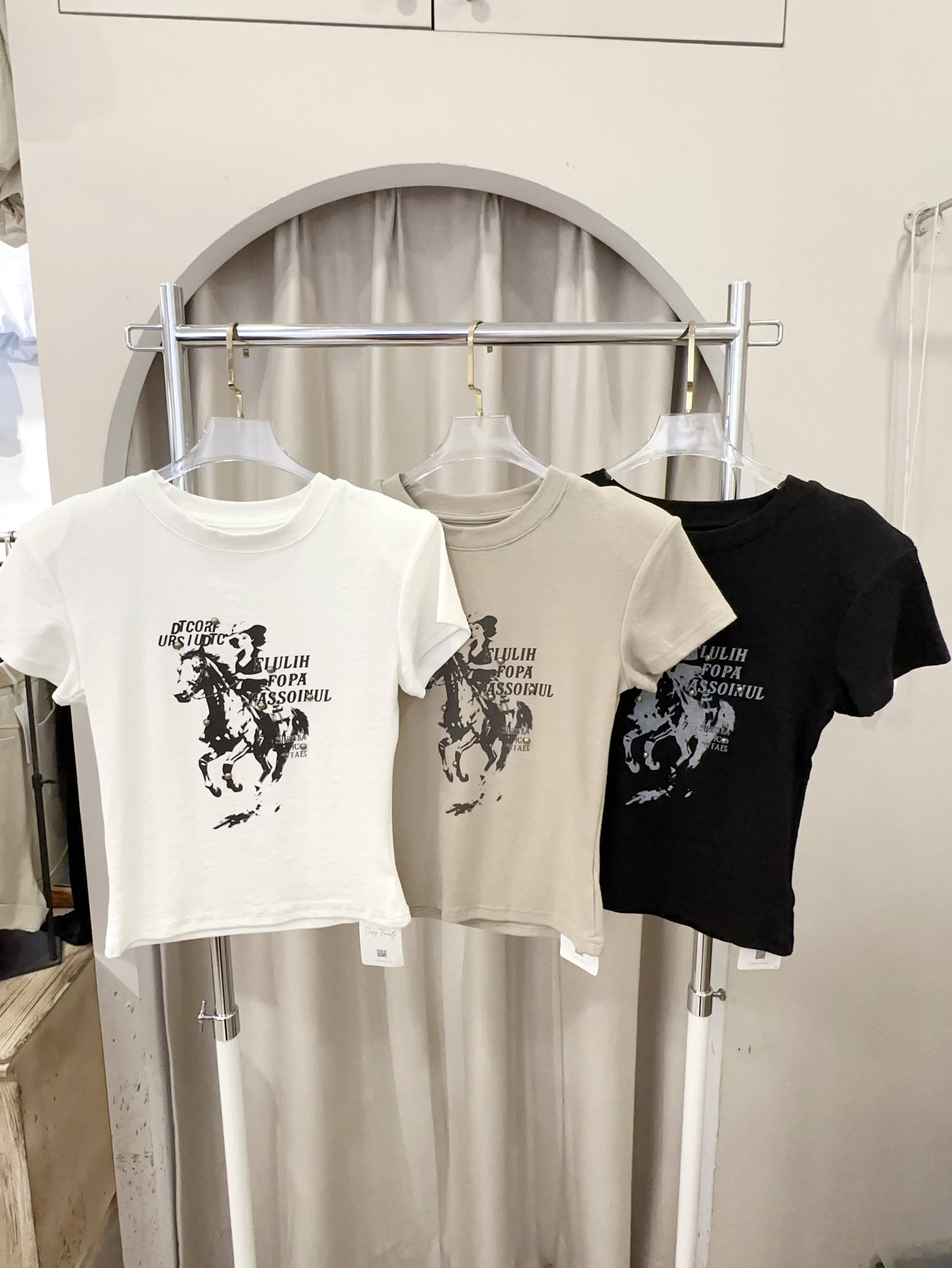 西部女孩彈力墊肩合身短ＴＥＥ
