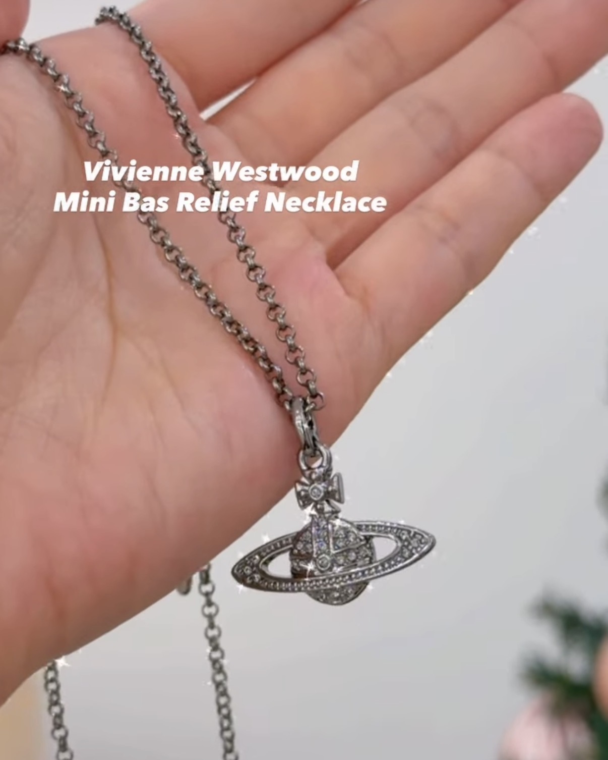 VIVIENNE WESTWOOD Mini Bas Relief Necklace