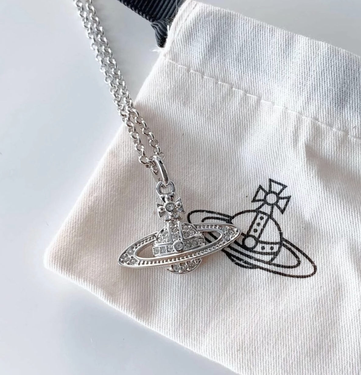 VIVIENNE WESTWOOD Mini Bas Relief Necklace