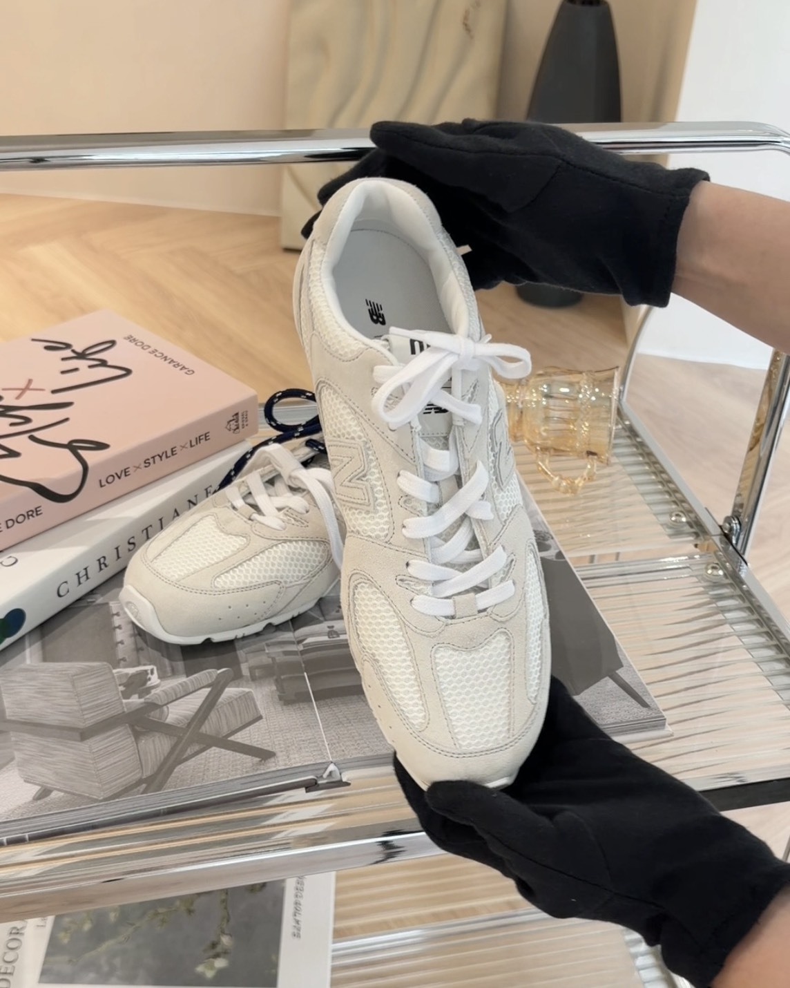 MIUMIU｜MIUMIU X NB 麂皮拼網眼運動鞋 350 SL 白色