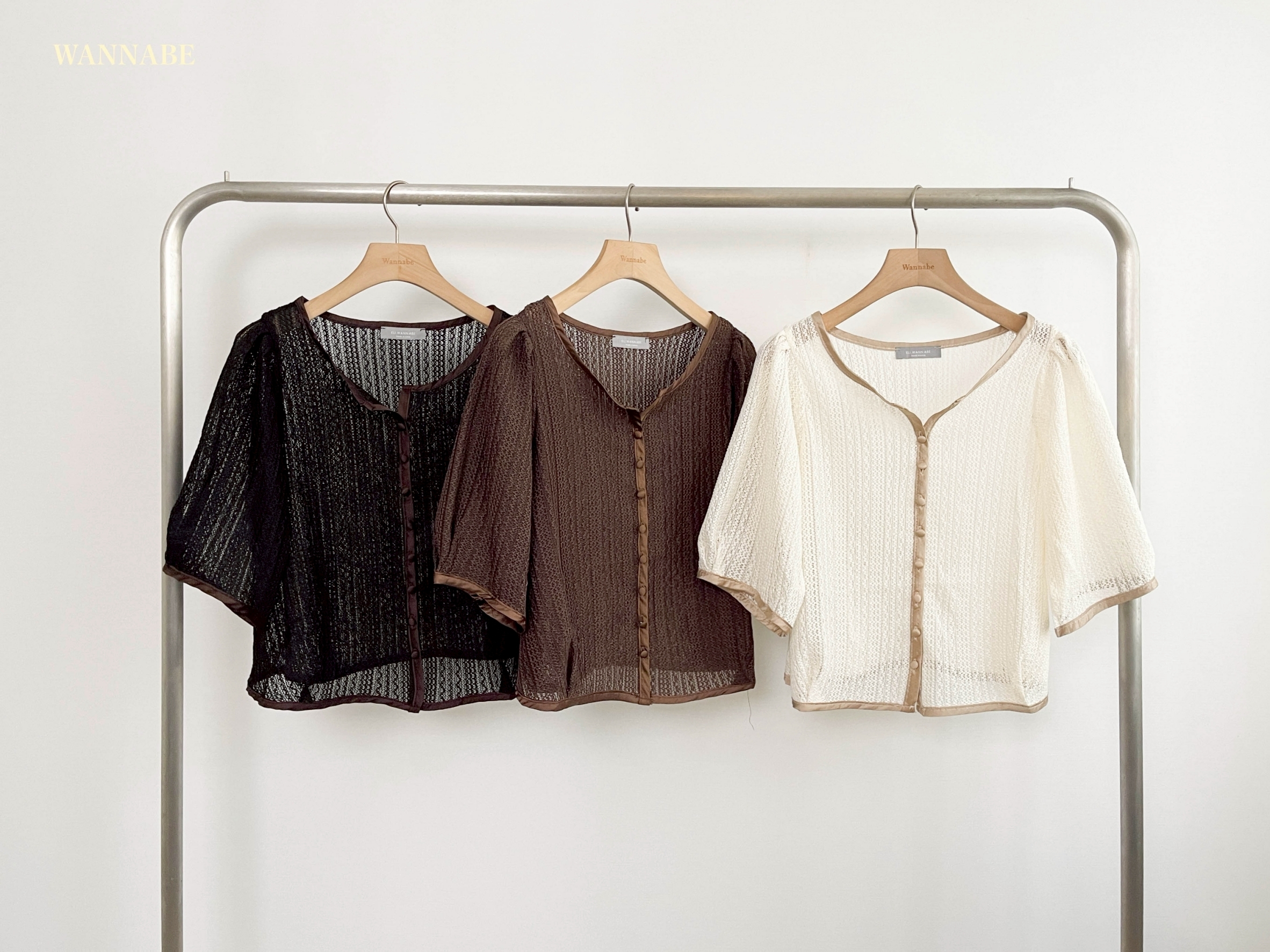 G6162-細緻鏤空排釦短版上衣