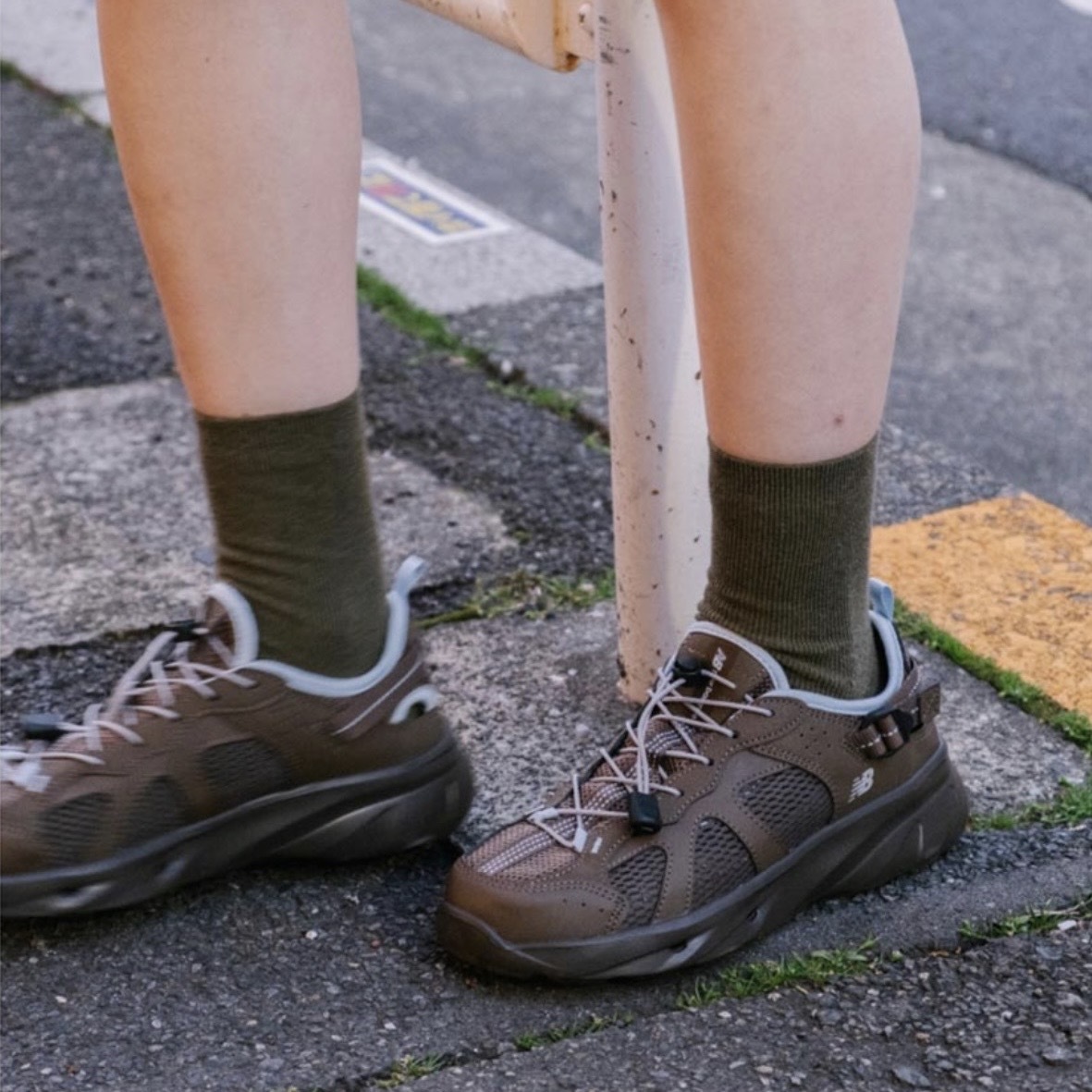 NEW BALANCE KAVE 巧克力 棕 藍邊 抽繩鞋帶 運動涼鞋 SD2401BR