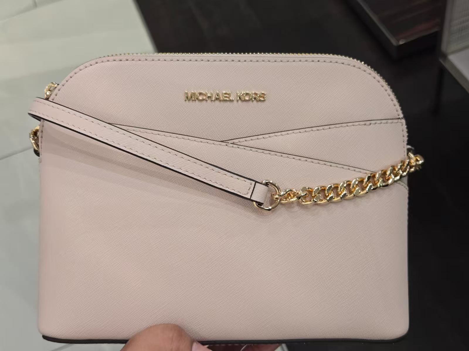 【預購】 H042564 Michael Kors 中防刮皮革貝殼包