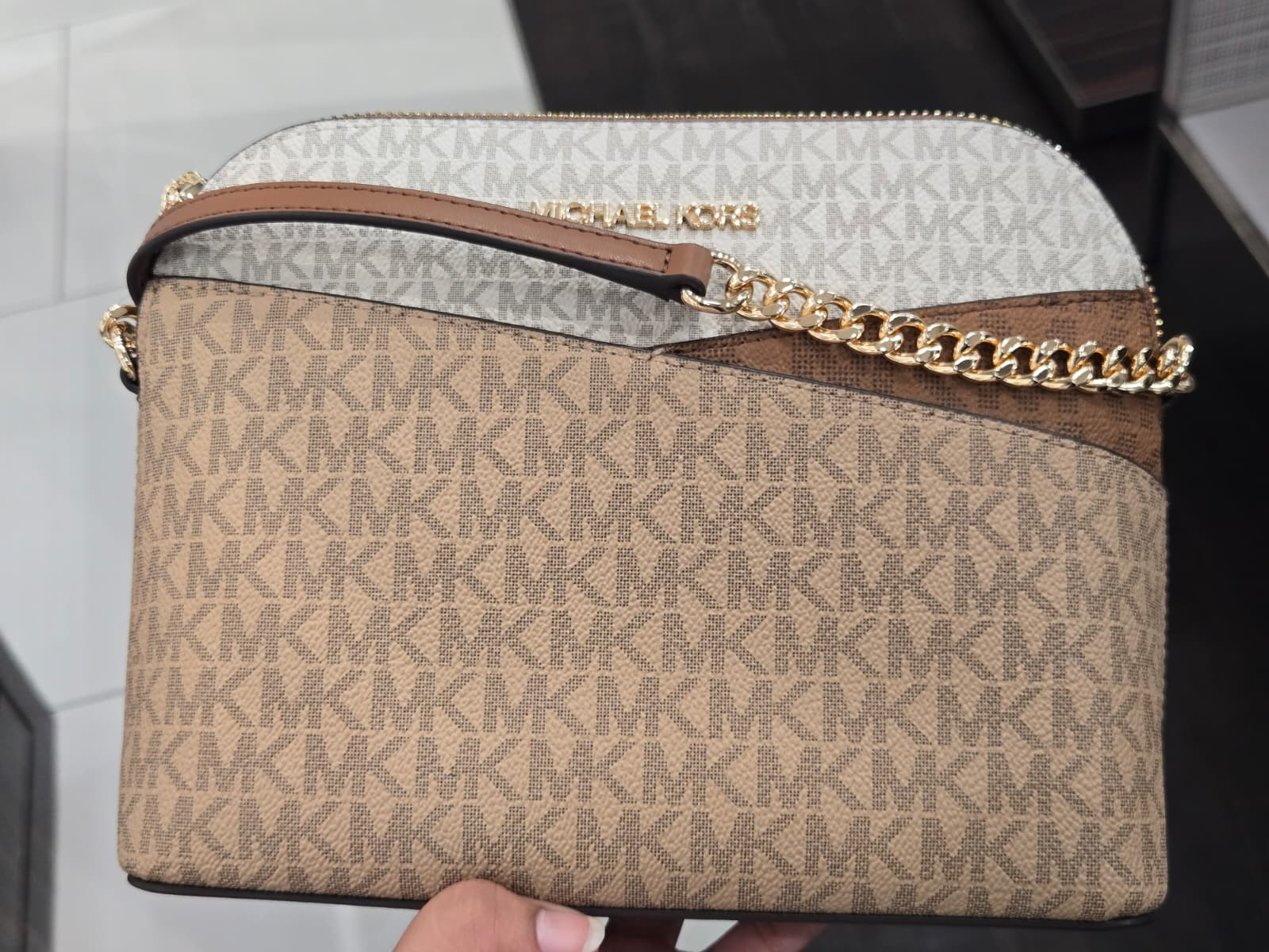 【預購】 H042565 Michael Kors 經典 Logo 印花貝殼包
