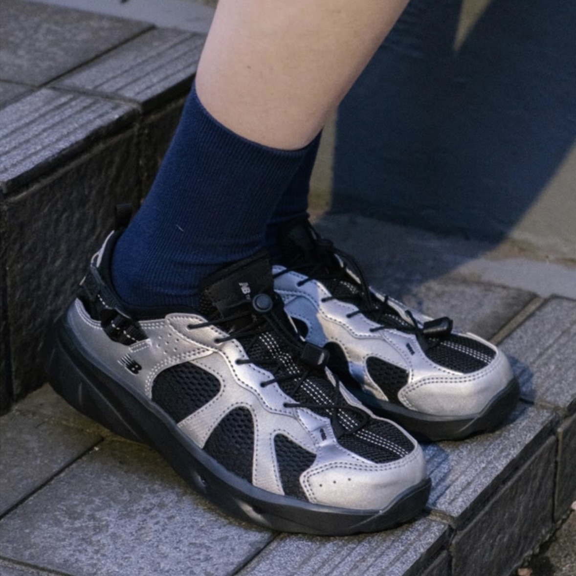 NEW BALANCE KAVE 銀黑 網眼 抽繩鞋帶 運動涼鞋 SD2401SI