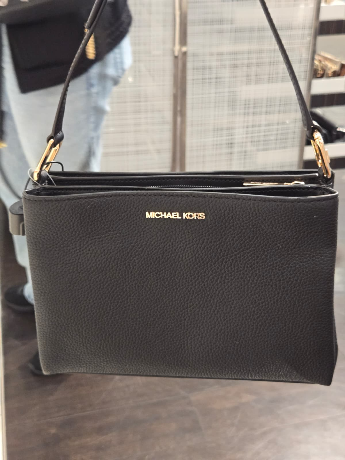 【預購】 H042566 Michael Kors 荔枝紋皮革三層夾層斜背風琴包