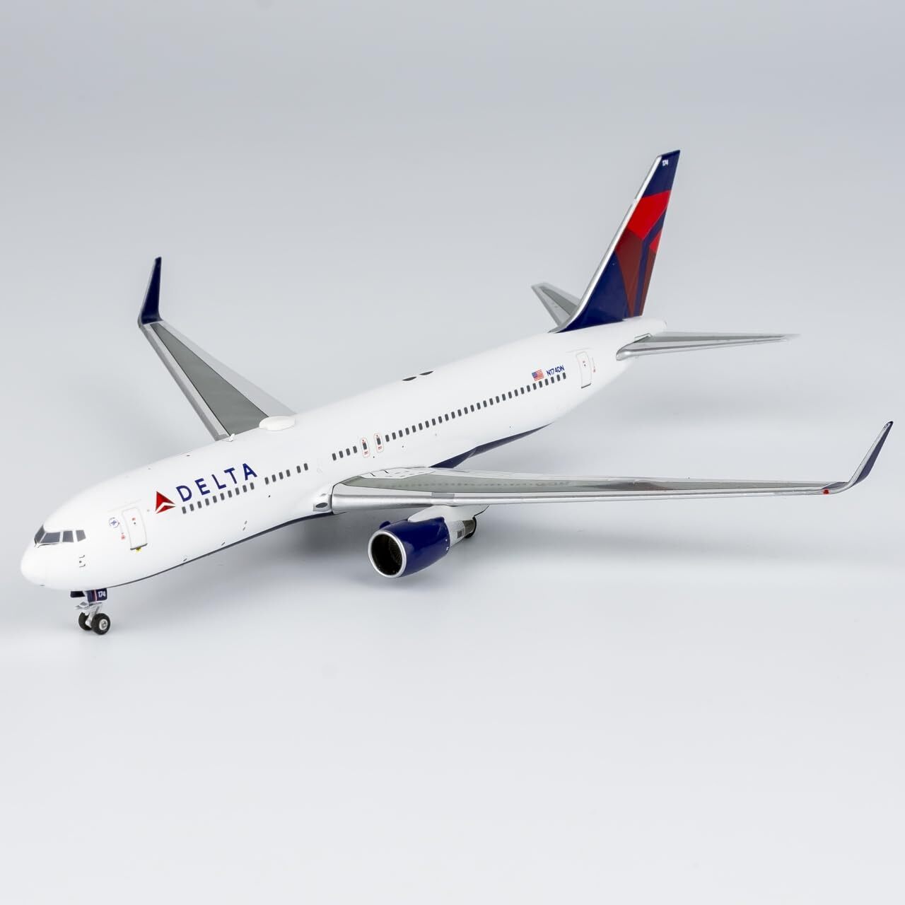 NG model 1/400  達美航空 波音767-300ER/w N174DN配備 PW4000 引擎；全新模具首次推出