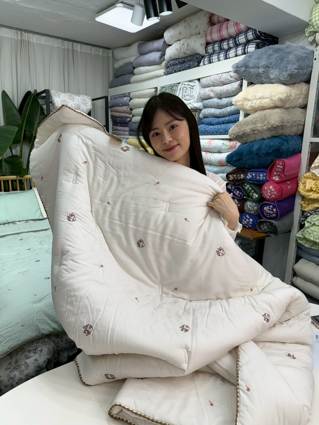 KQ5207 棒棒糖刺繡貓咪 (莫代爾) 此款偏薄