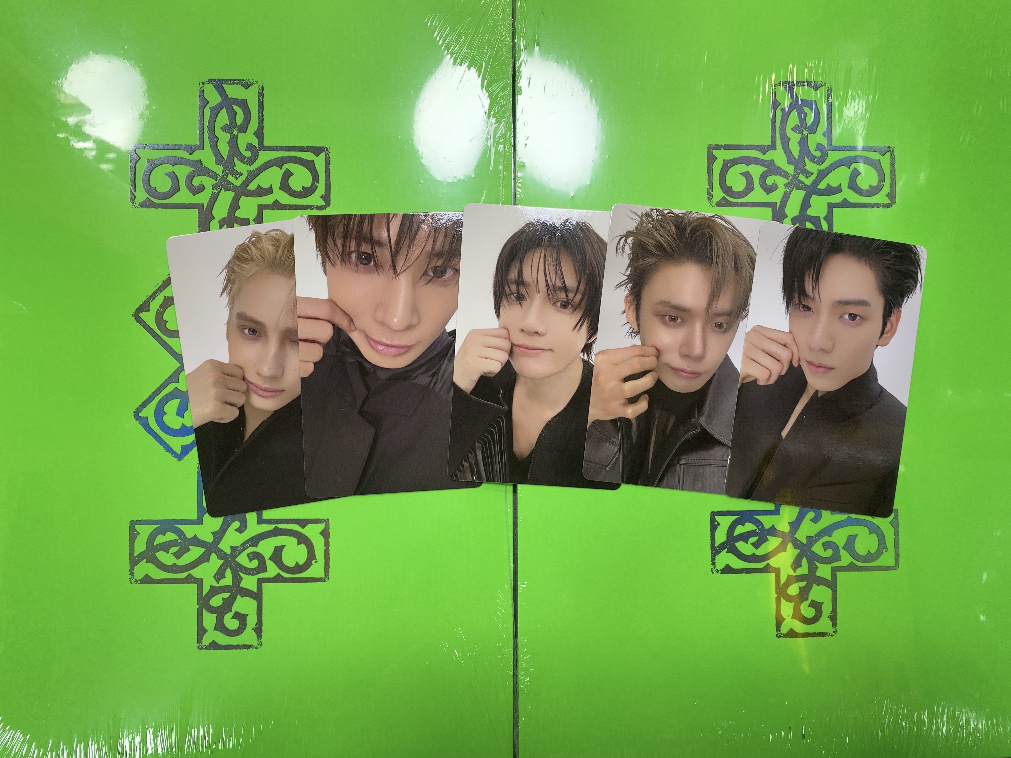 TXT 7TH YEAR: A Moment of Stillness in the Thorns(THORN Ver.)(Random)