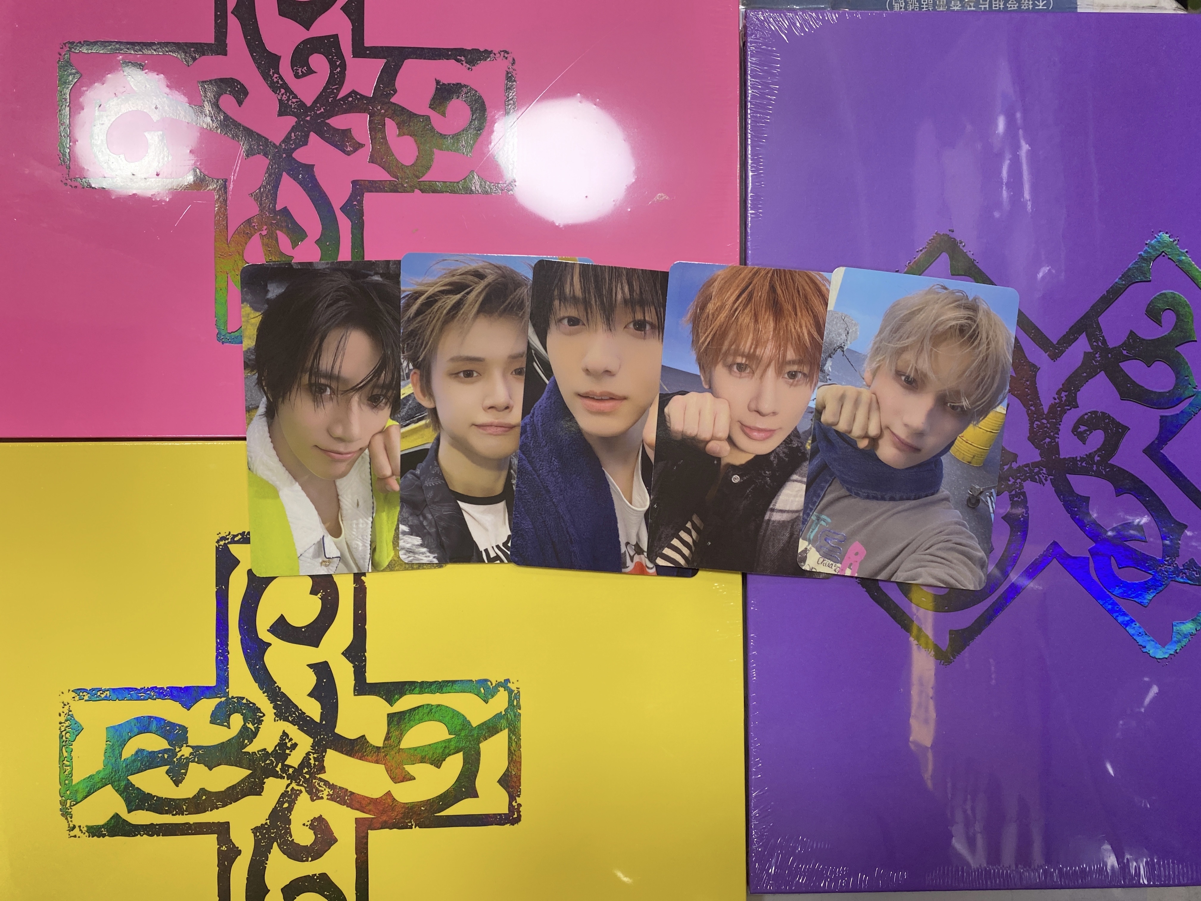 TXT 7TH YEAR: A Moment of Stillness in the Thorns( Photo book Ver.)(Random)