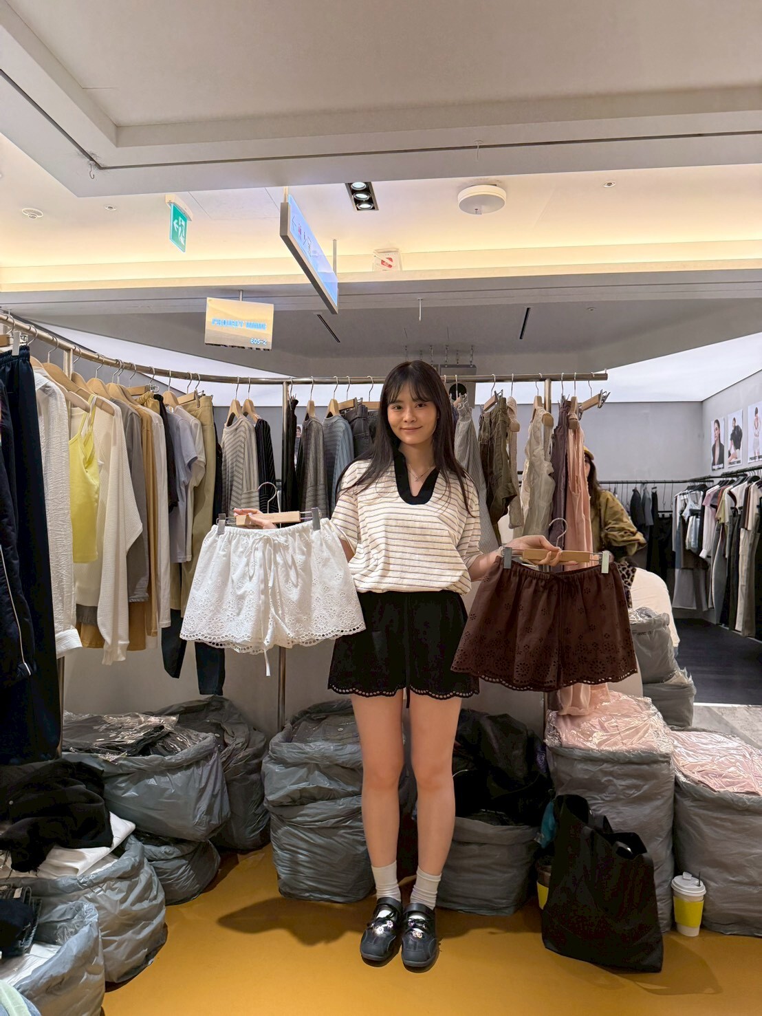 DV6114 小花鏤空包邊橡筋腰短褲