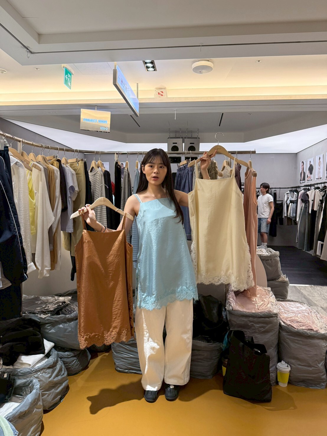 DV6110 吊帶方領拼蕾絲醋酸連身裙