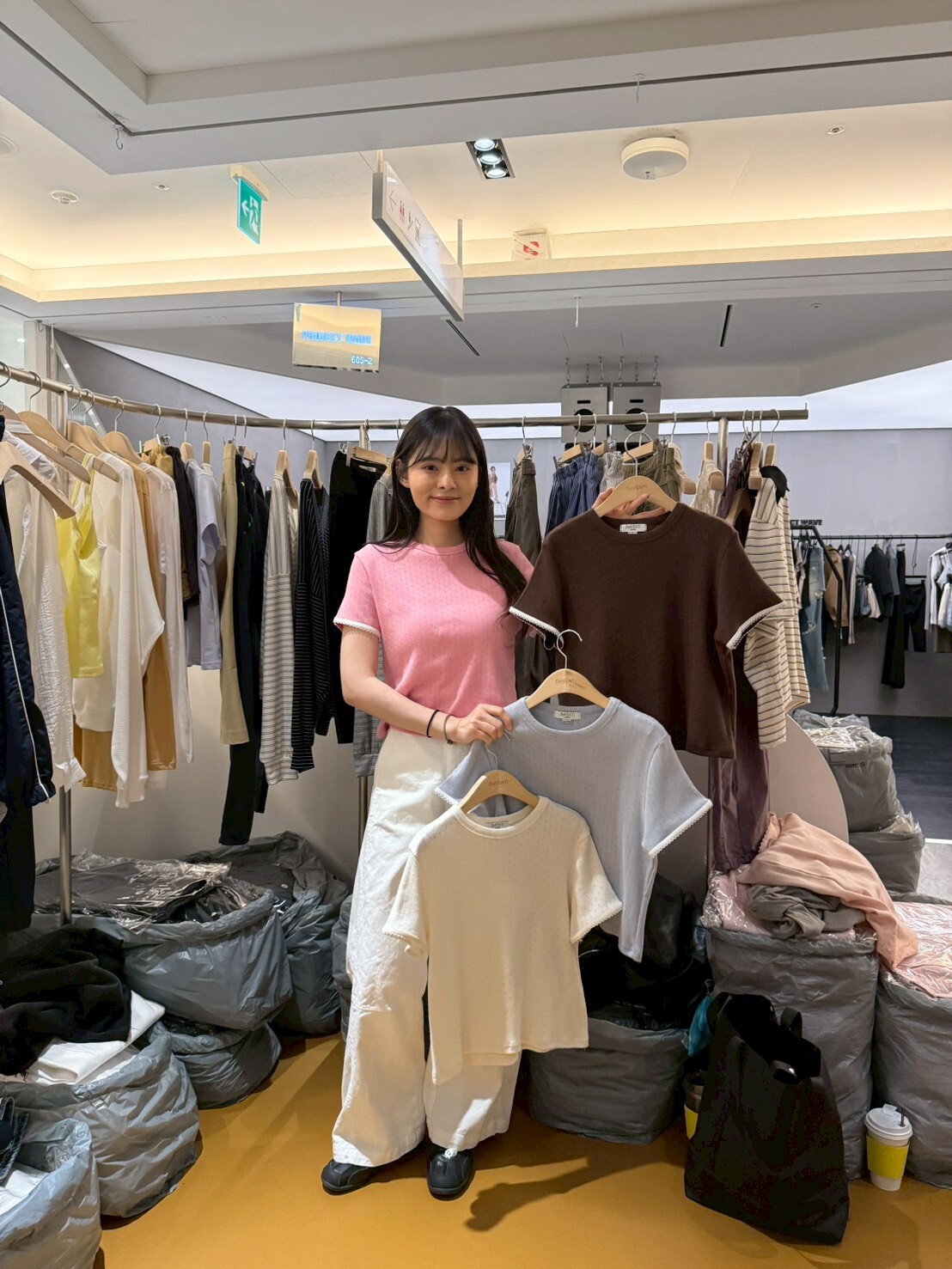 DV6107 鏤空小花拼接袖軟綿棉Tee