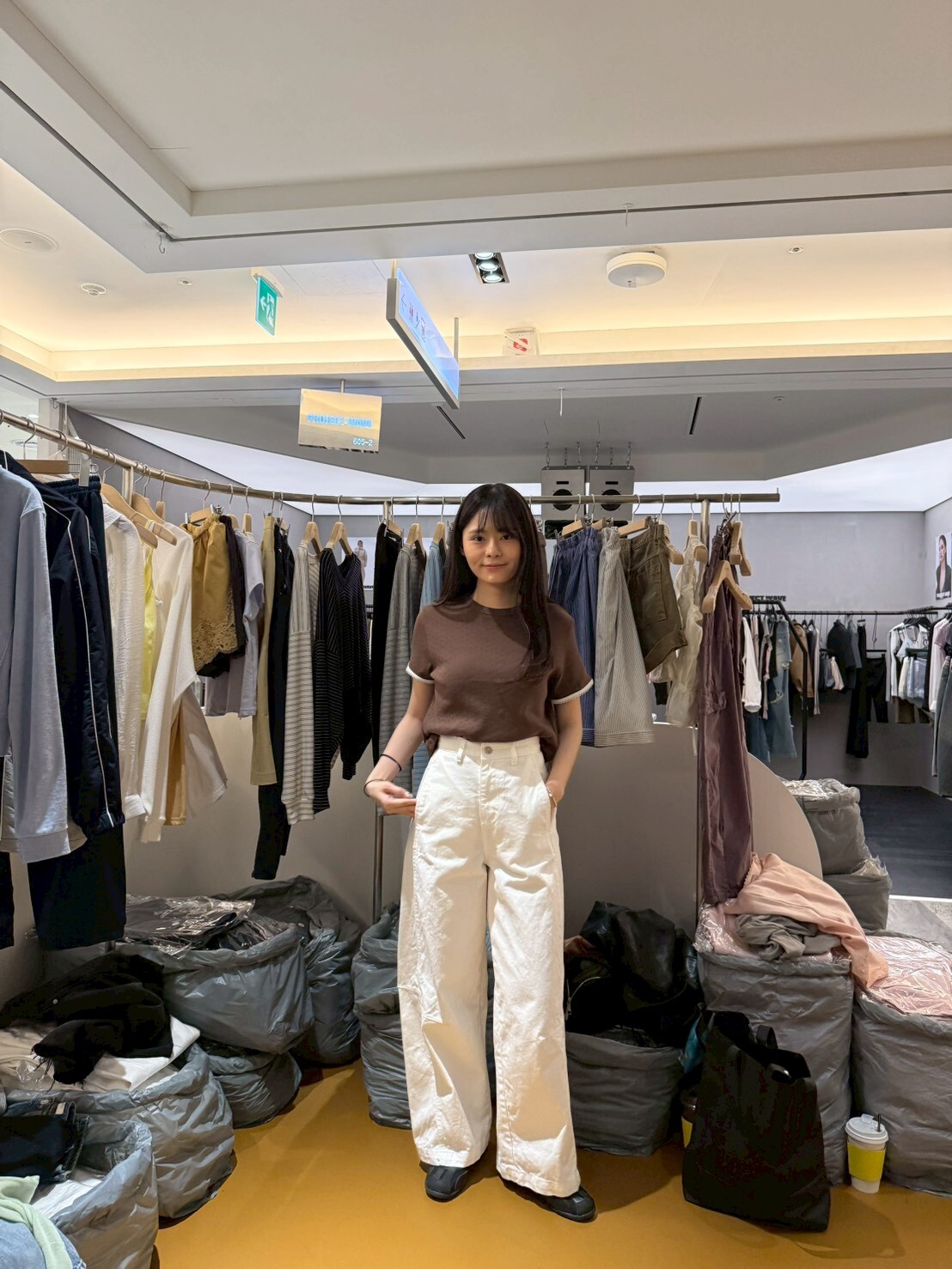 DV6109 超顯瘦純白彎刀牛仔褲