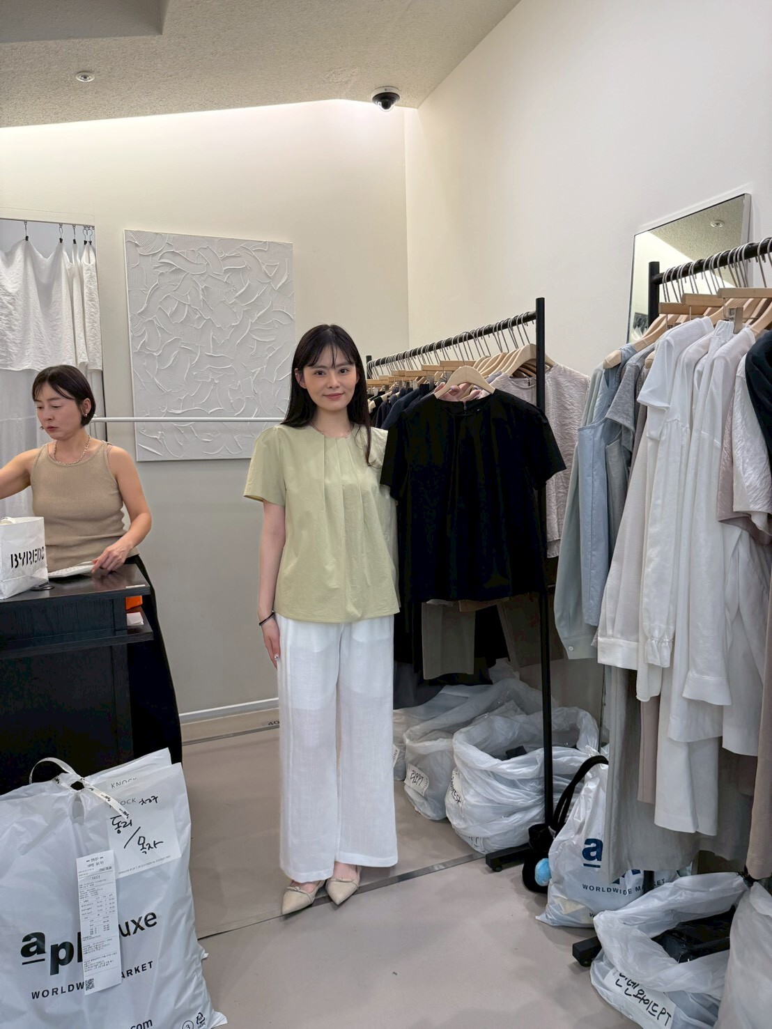 KN6123 後拉鏈泡泡袖上衣