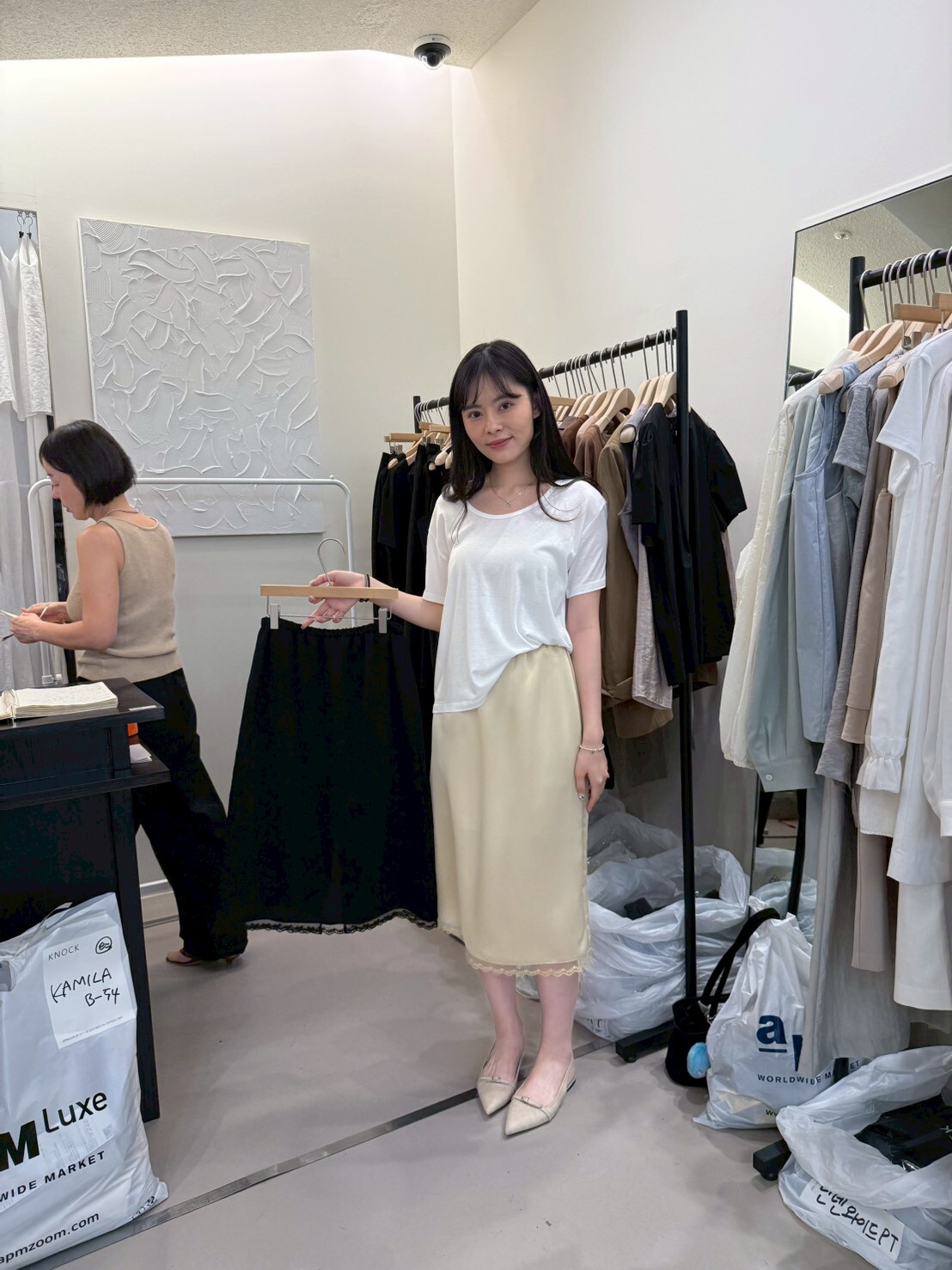 KN6114 絲滑蕾絲下擺長裙