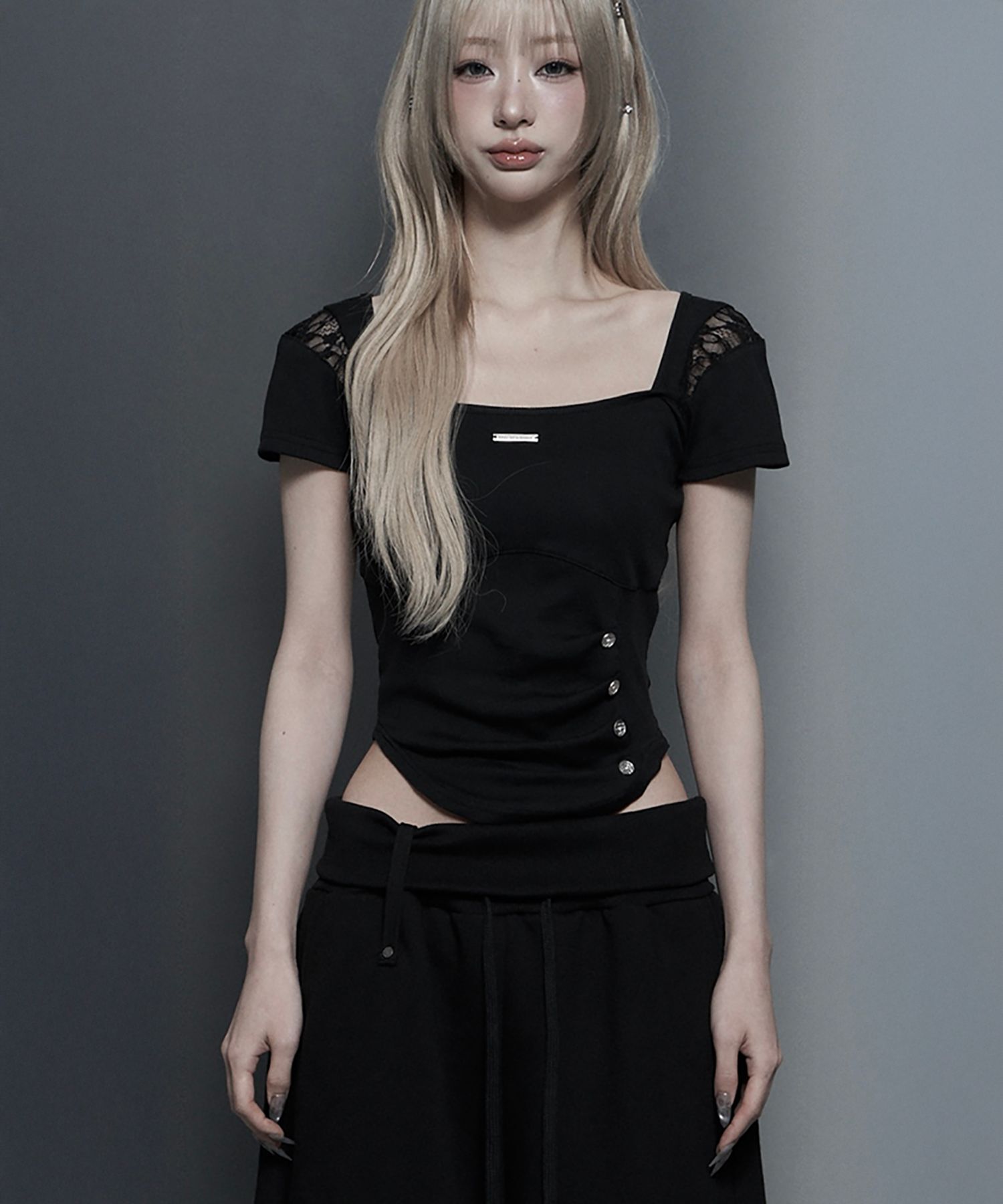 ETRE AU SOMMET 胸線細褶蕾絲上衣 ET26SSTHS05BK