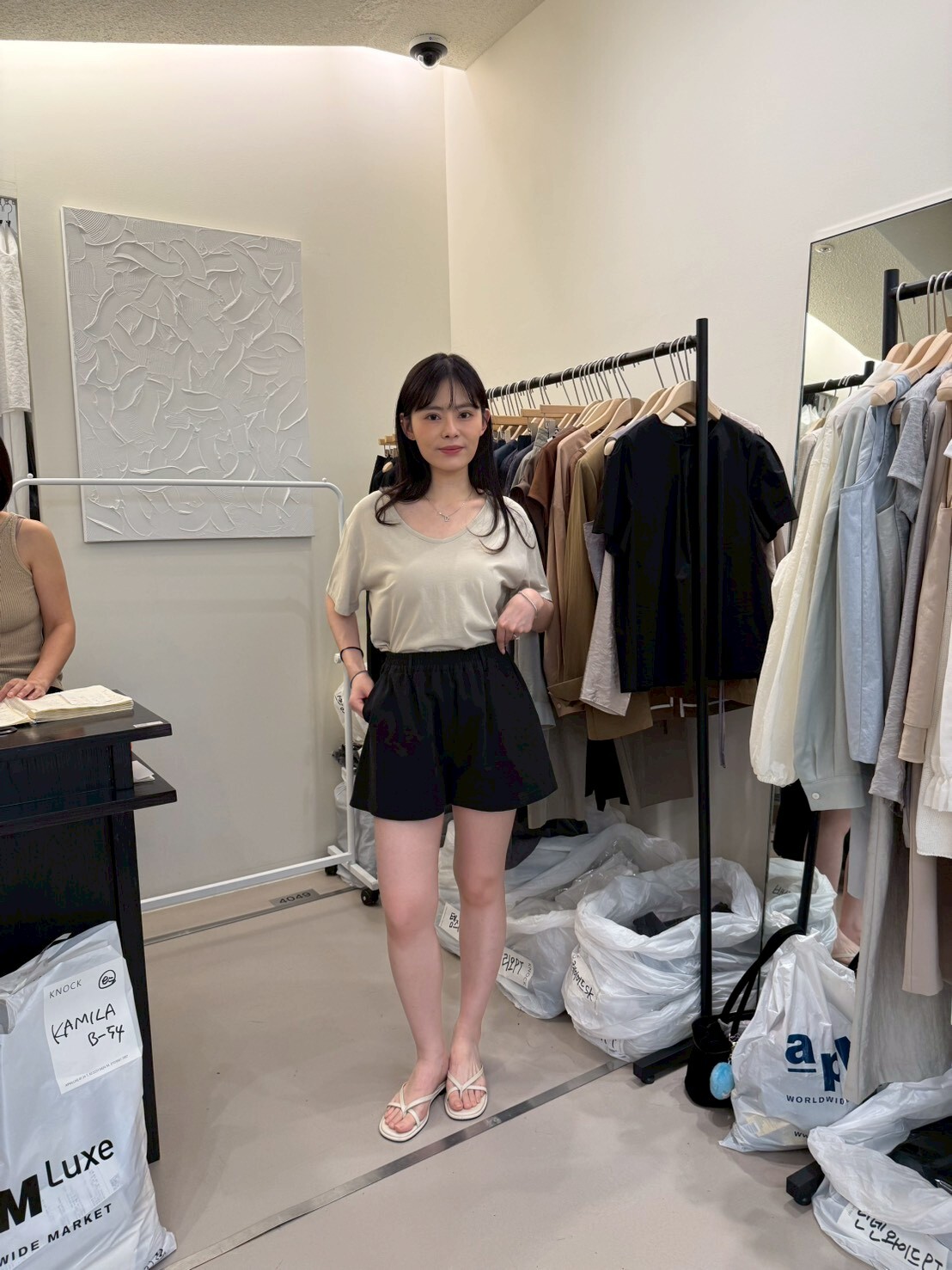 KN6133 U領弧形下擺Tee