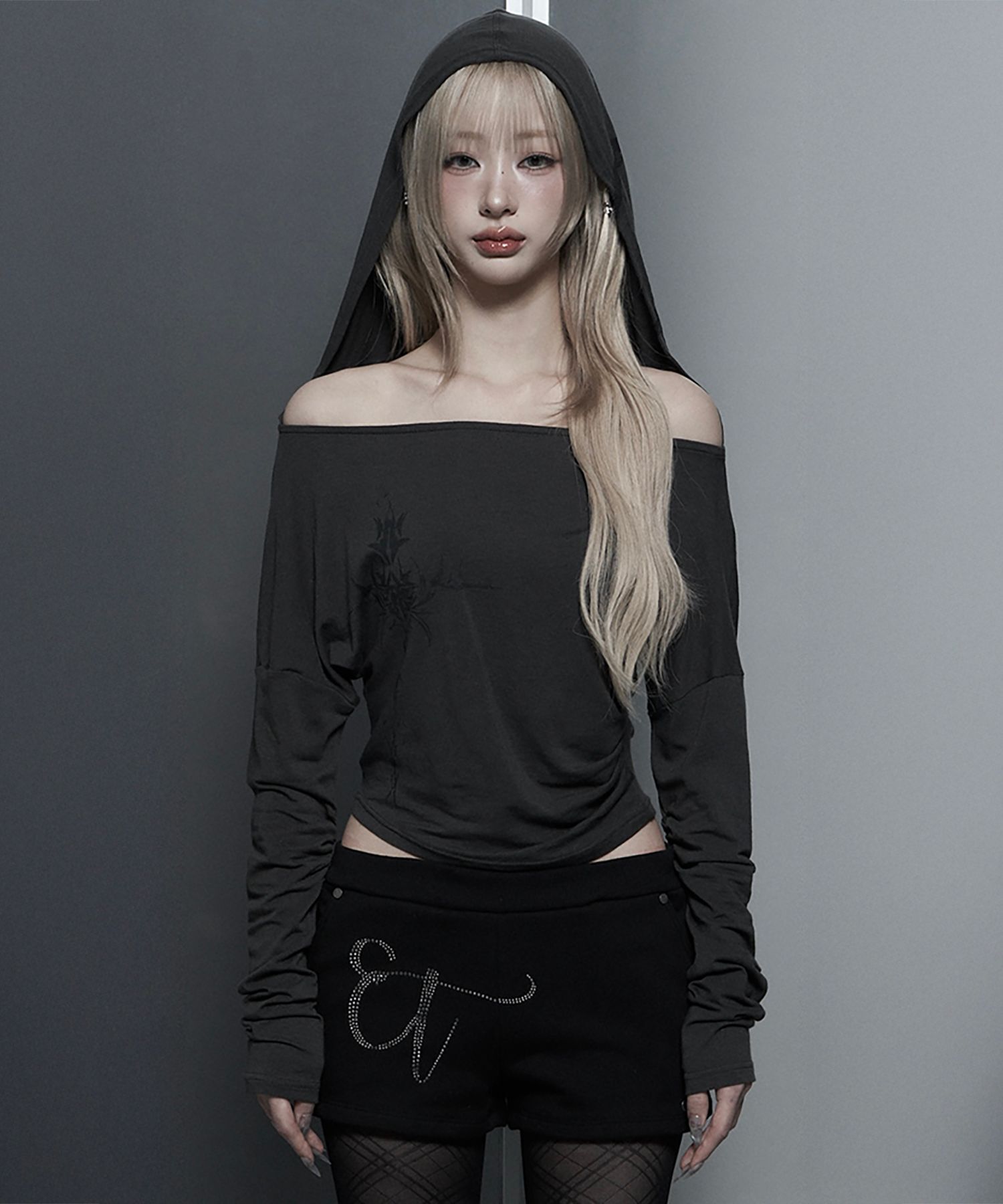 ETRE AU SOMMET 字母印花露肩修身長袖上衣 ET26SSTHD04DG