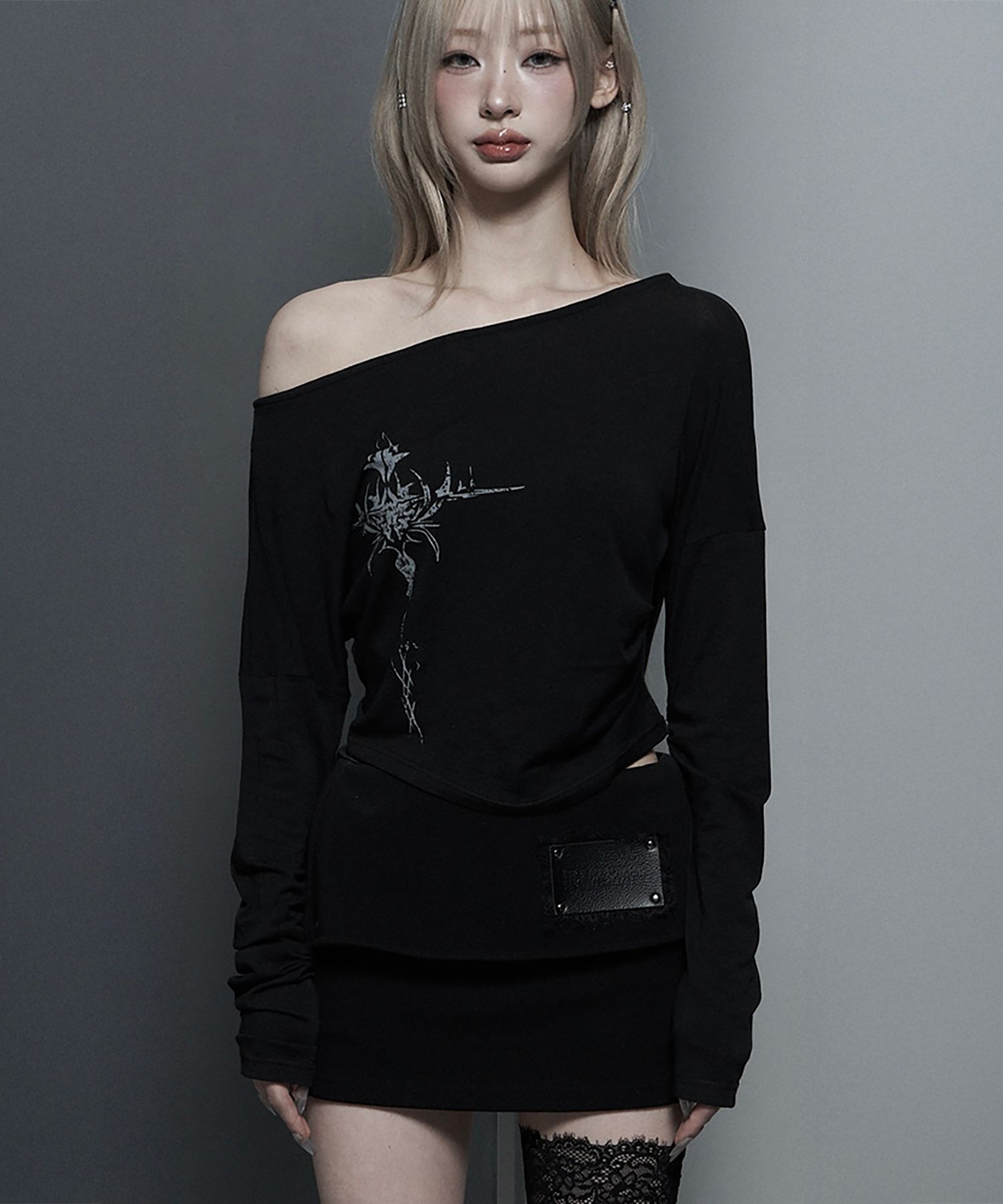 ETRE AU SOMMET 字母印花修身長袖上衣 ET26SSTHD04BK