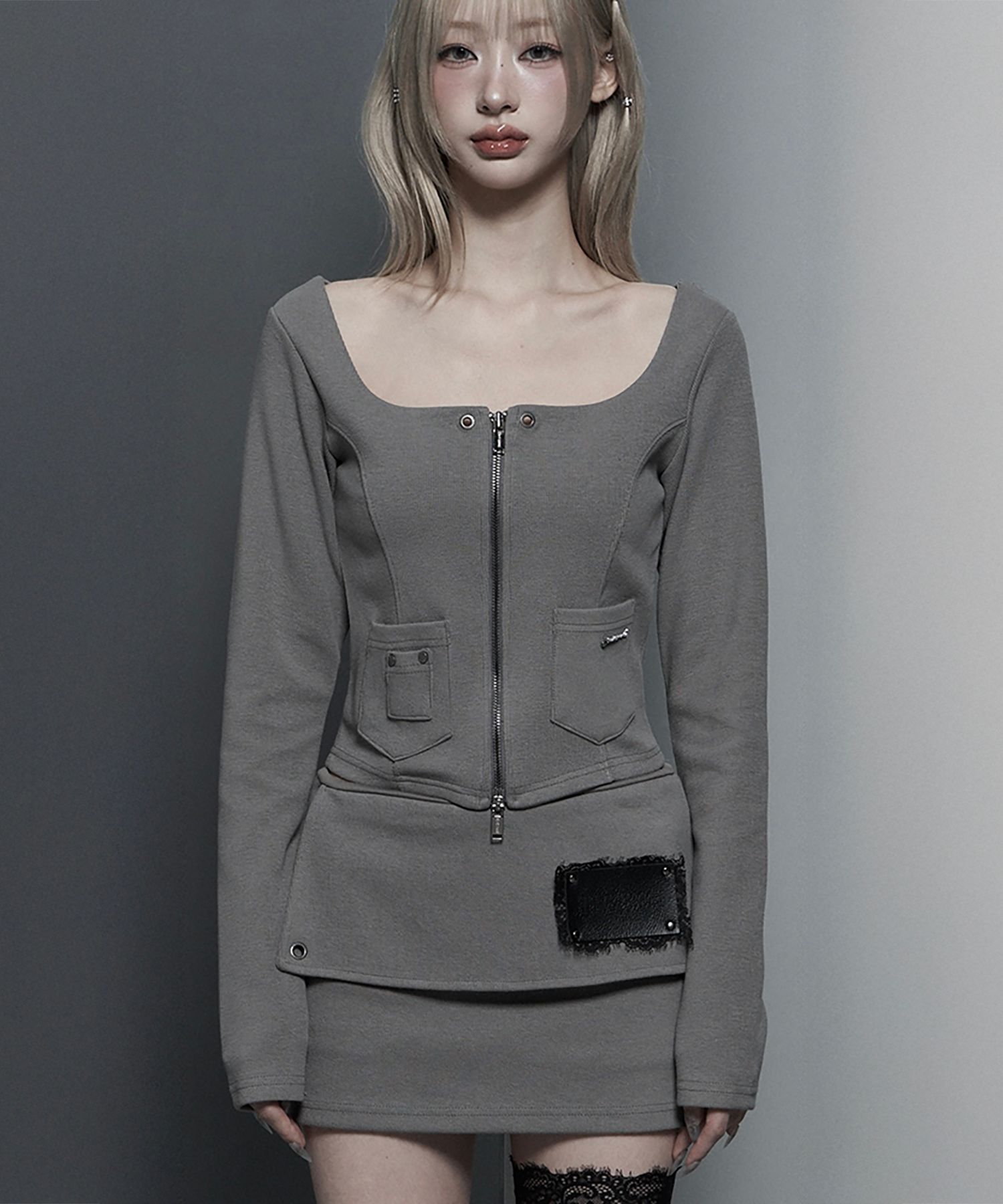 ETRE AU SOMMET 方形領扣修身長袖上衣 ET26SSTLS07MC