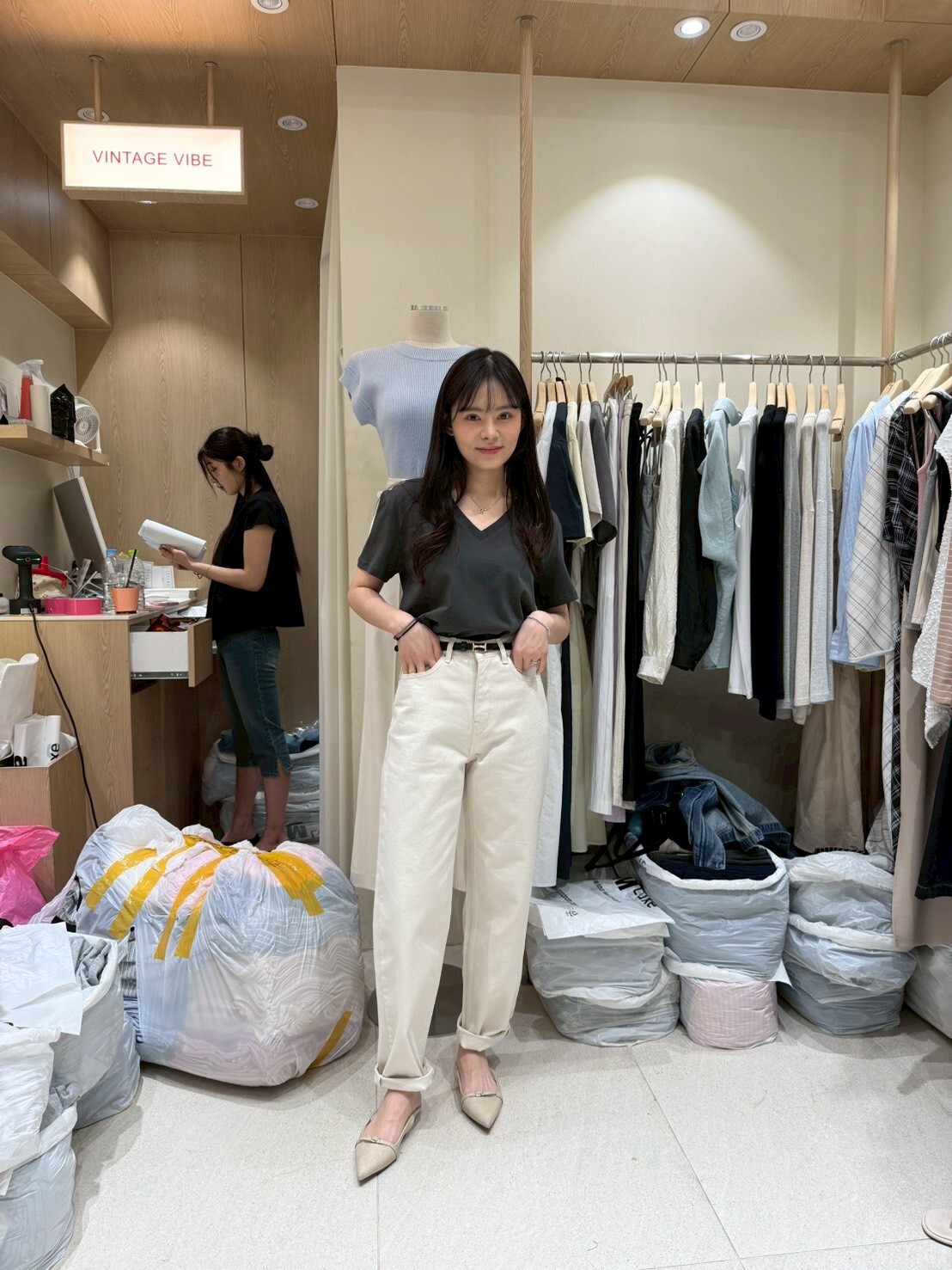 VV6105 米白收腳牛仔褲