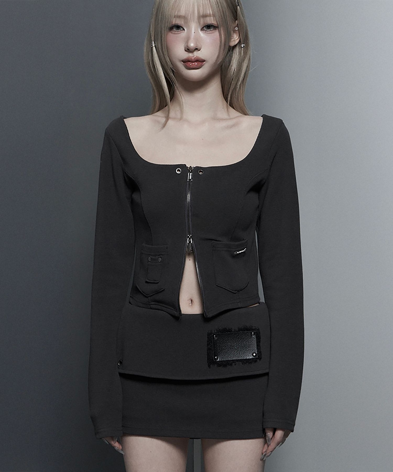 ETRE AU SOMMET 方領拉鍊修身長袖上衣 ET26SSTLS07DG