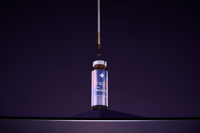 TIKO 提刻推出的三胜肽光泌賦活飲(素顏小光瓶)，正是為了打破保養瓶頸與微創後肌膚修復困境而生。它不單是一瓶美容飲，更是一套深層的全身結構性再生解決方案，主打「即飲啟動修復」，讓營養補給快速到位。