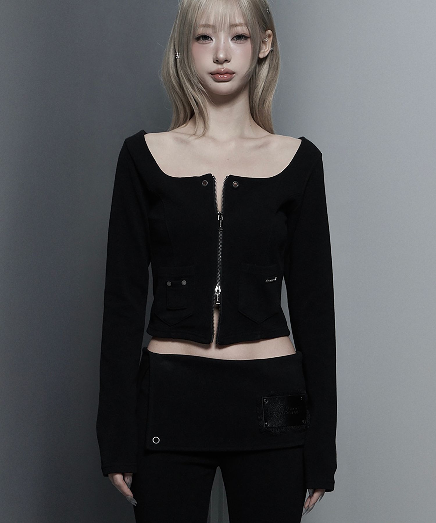 ETRE AU SOMMET 方形釦修身長袖上衣 ET26SSTLS07BK