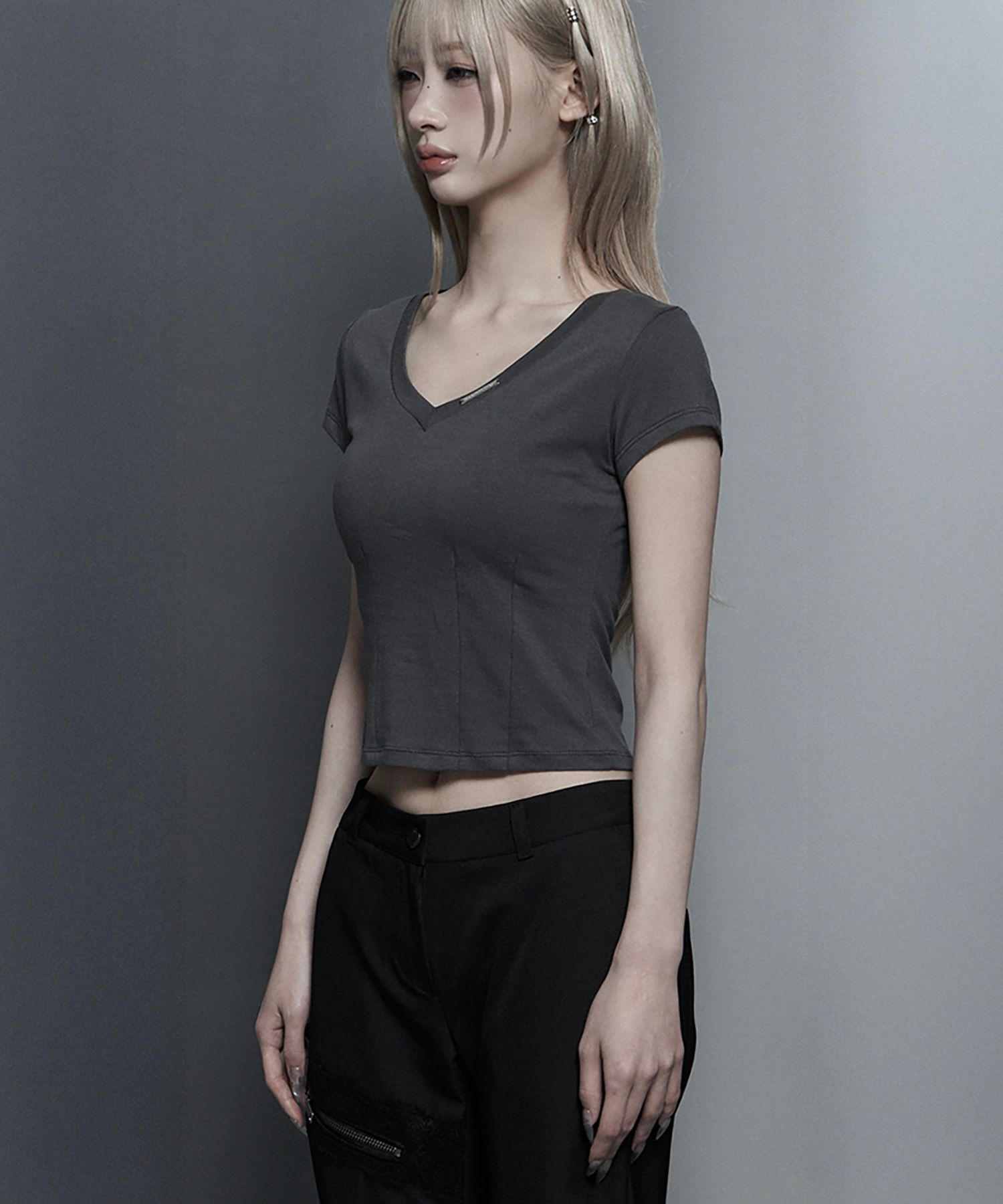 ETRE AU SOMMET 修身V領打褶上衣 ET26SSTHS01DG