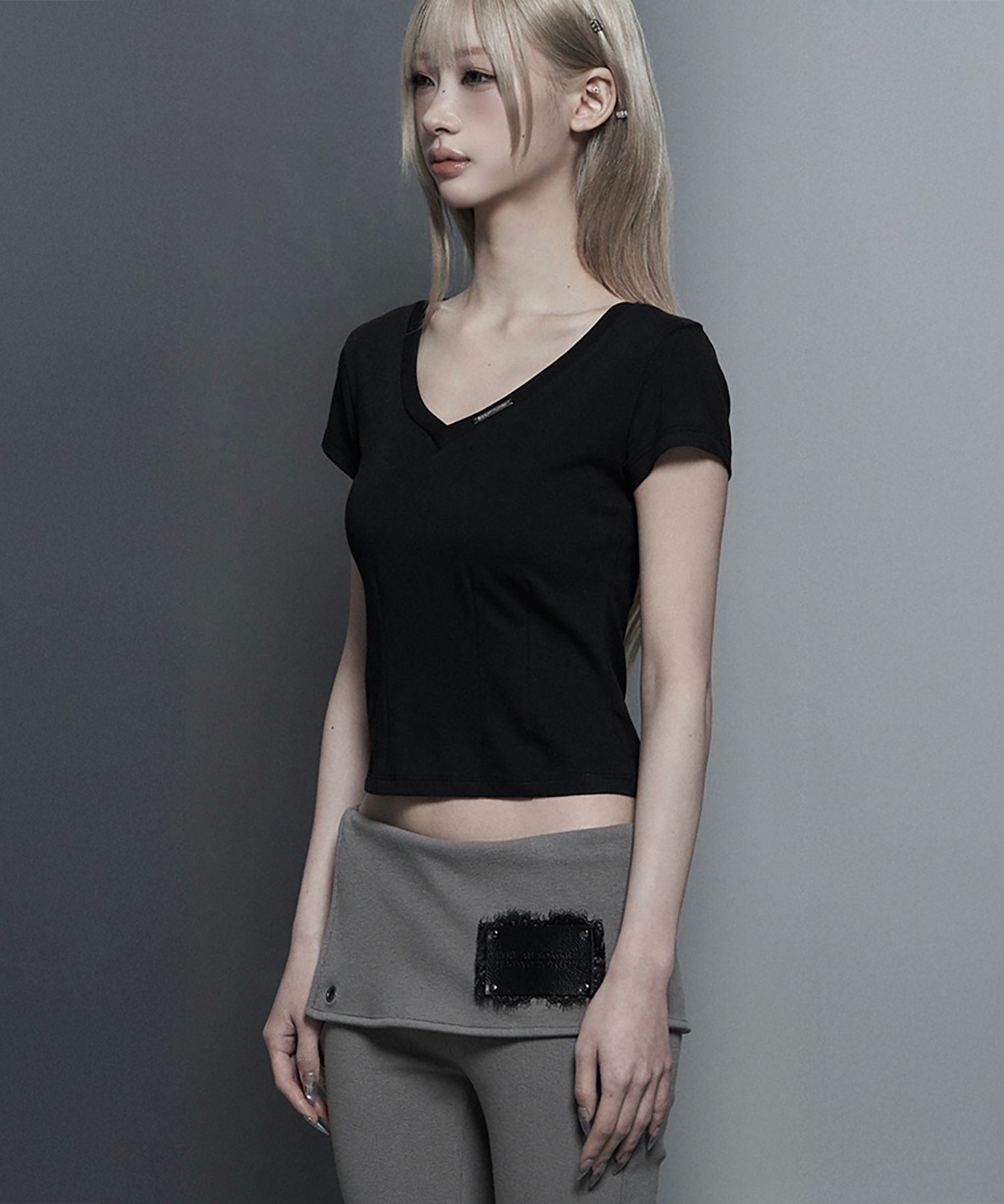 ETRE AU SOMMET 達特剪裁 V 領修身上衣 ET26SSTHS01BK