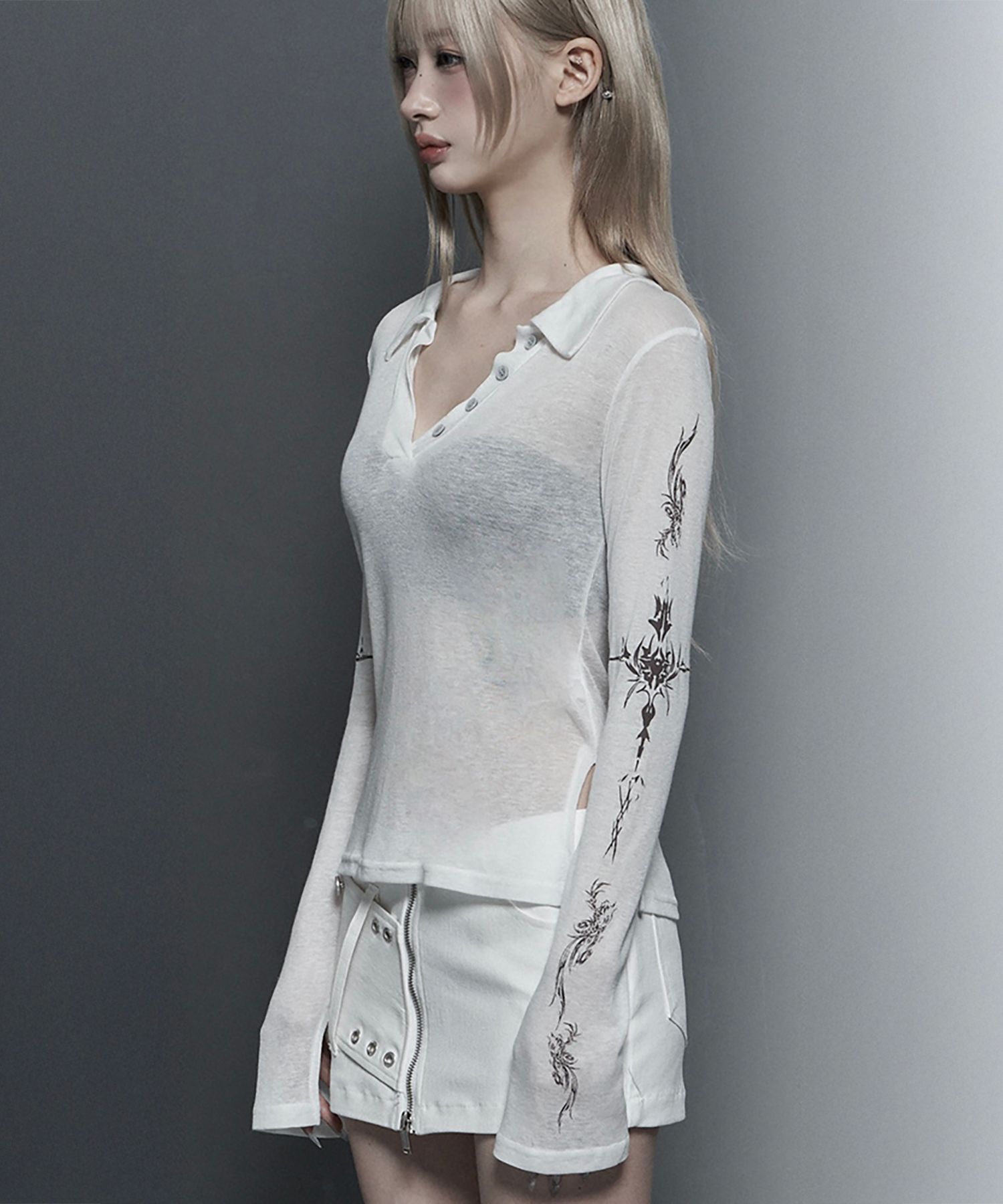 ETRE AU SOMMET 羅紋領刺青字母長袖上衣 ET26SSTLS05WH