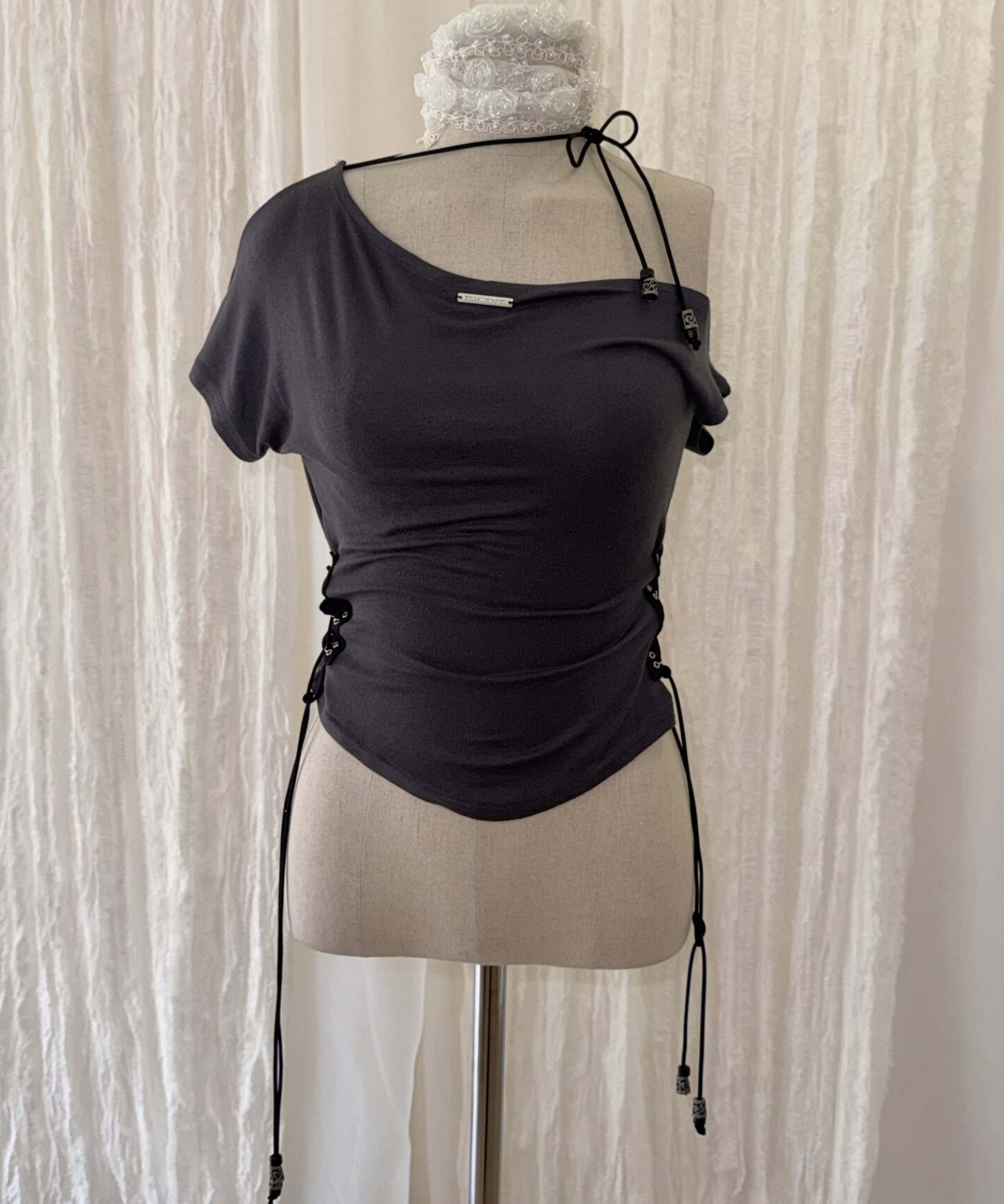 ETRE AU SOMMET 側綁帶珍珠馬甲短版上衣 20054225106471