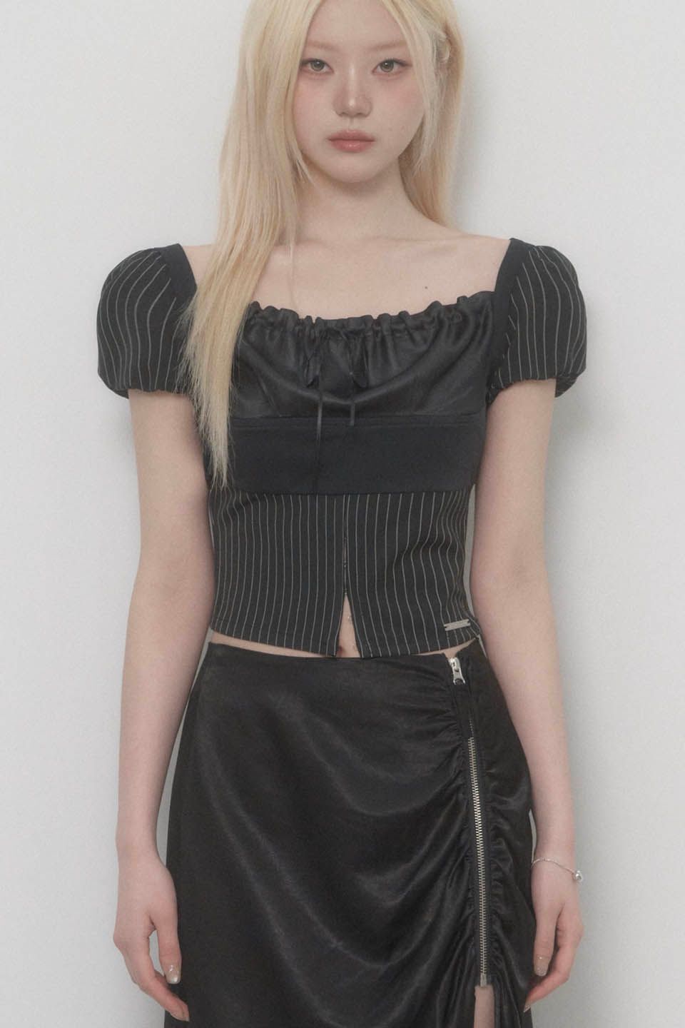 ETRE AU SOMMET 條紋綁帶泡泡袖上衣 ET25SSTBL02BK