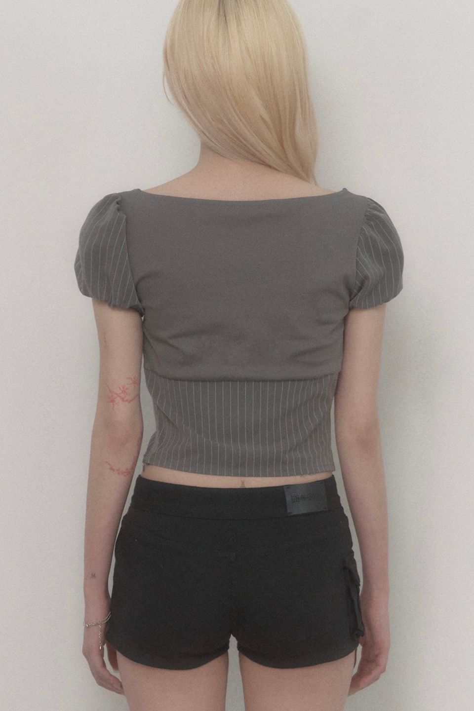 ETRE AU SOMMET 條紋綁帶泡泡袖上衣 ET25SSTBL02CH