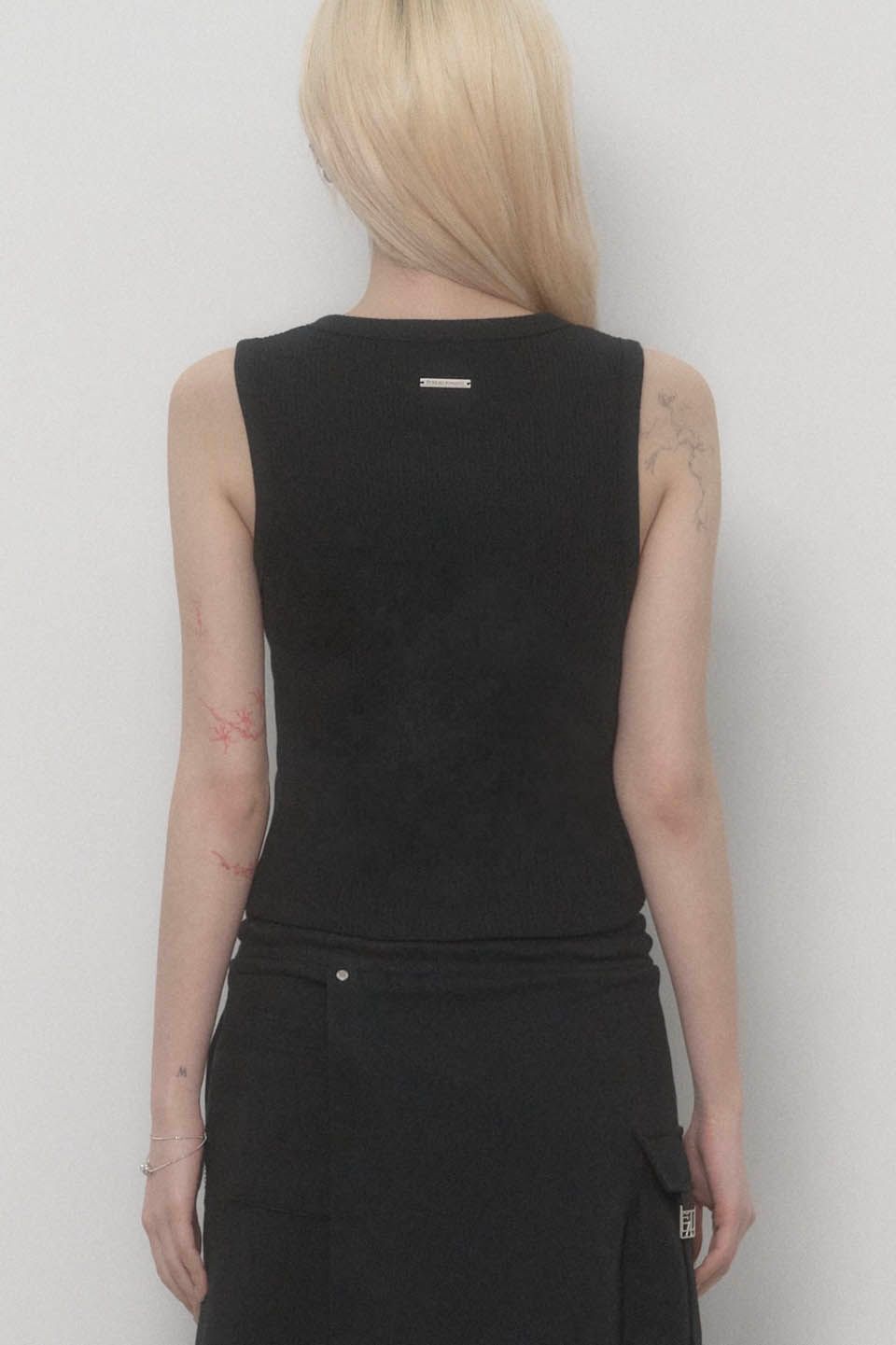 ETRE AU SOMMET 印字Logo短版背心 ET25SSTSL06BK