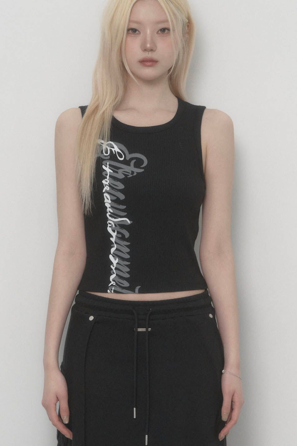 ETRE AU SOMMET 印字Logo短版背心 ET25SSTSL06BK