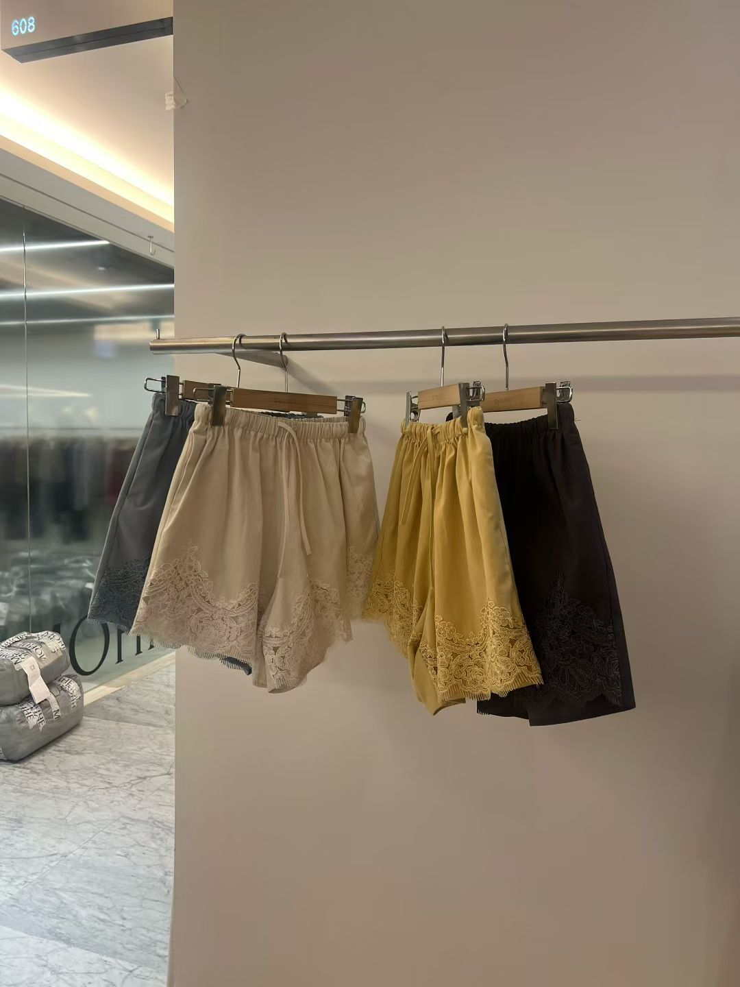 DV6132 睫毛大蕾絲抽繩短褲