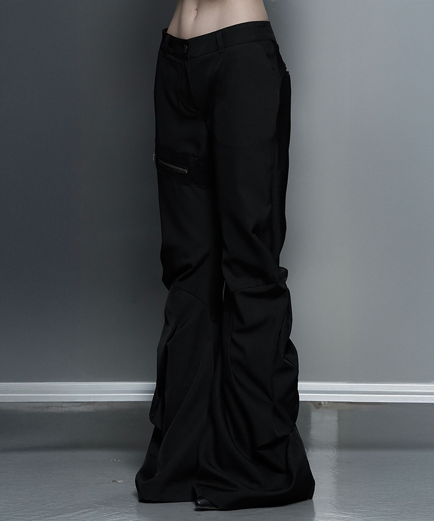 ETRE AU SOMMET 側邊雙排綁帶靴型西裝褲 ET26SSPSP02BK