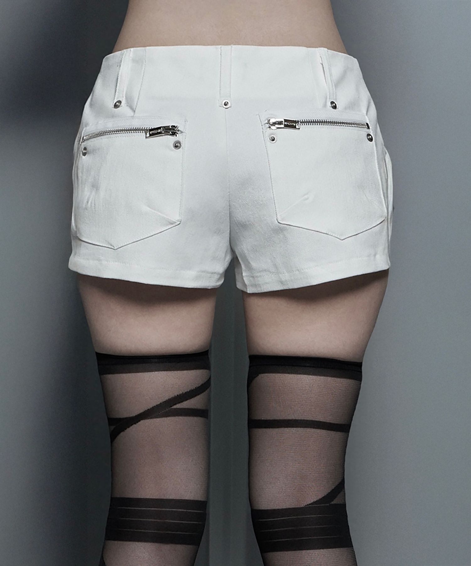 ETRE AU SOMMET 拿破崙斜拉鍊迷你短褲 ET26SSSHP02WH