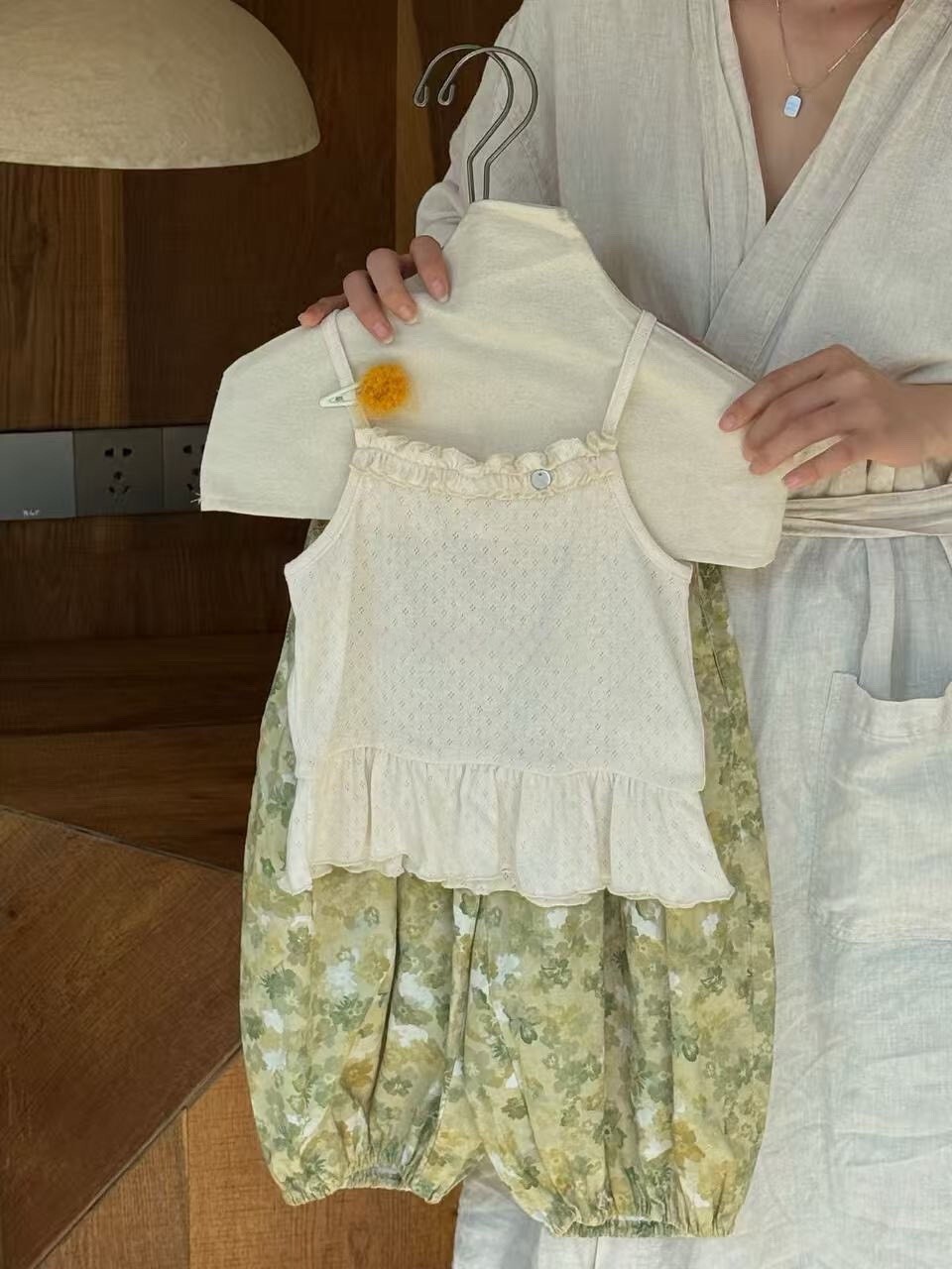 小奶油荷葉背心