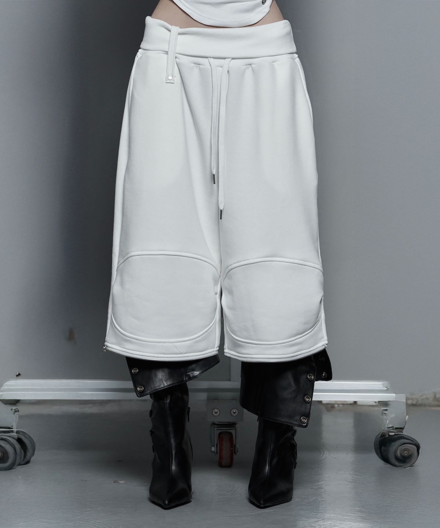 ETRE AU SOMMET 兩穿拉鍊雙膝百慕達寬褲 ET26SSPTP01WH